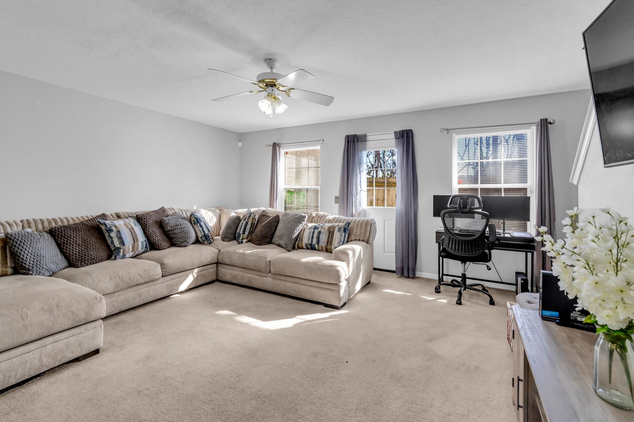 8015 Mickey Katz Cir