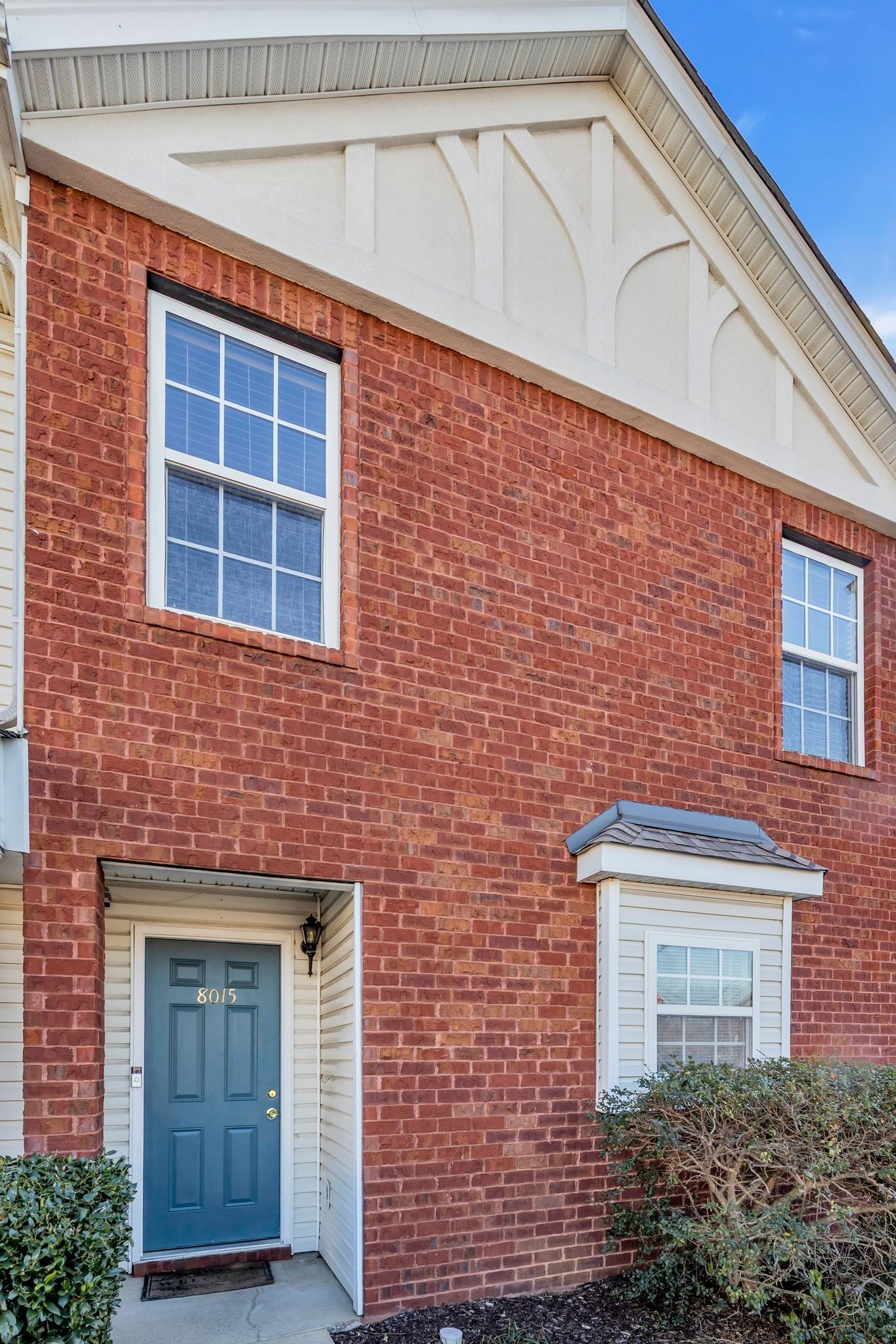 8015 Mickey Katz Cir