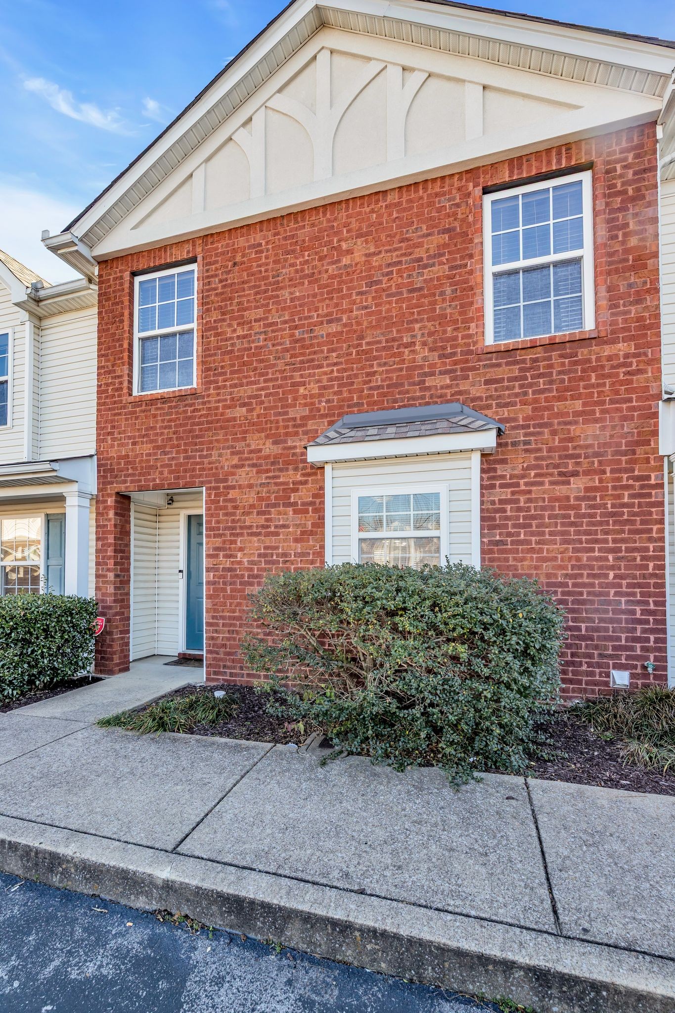 8015 Mickey Katz Cir