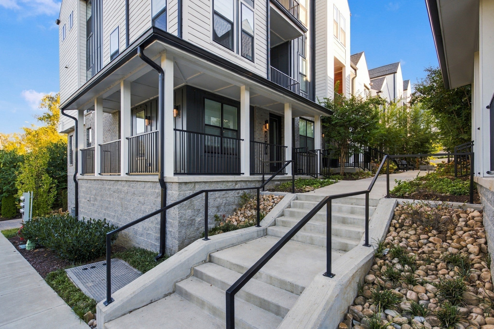 505 Community Ct 1