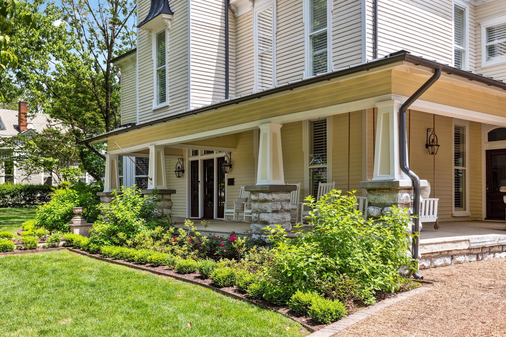 1051 W Main St