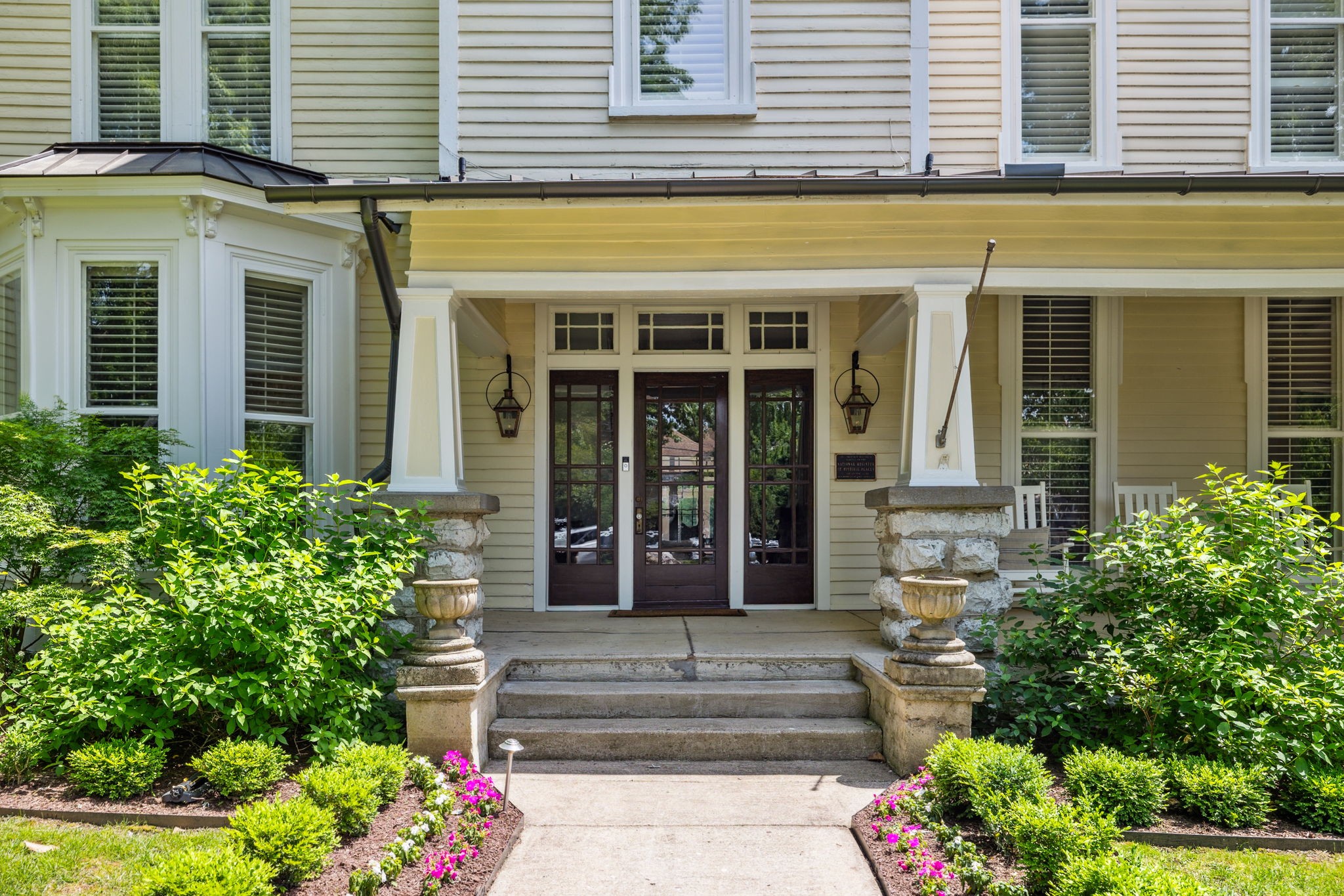 1051 W Main St
