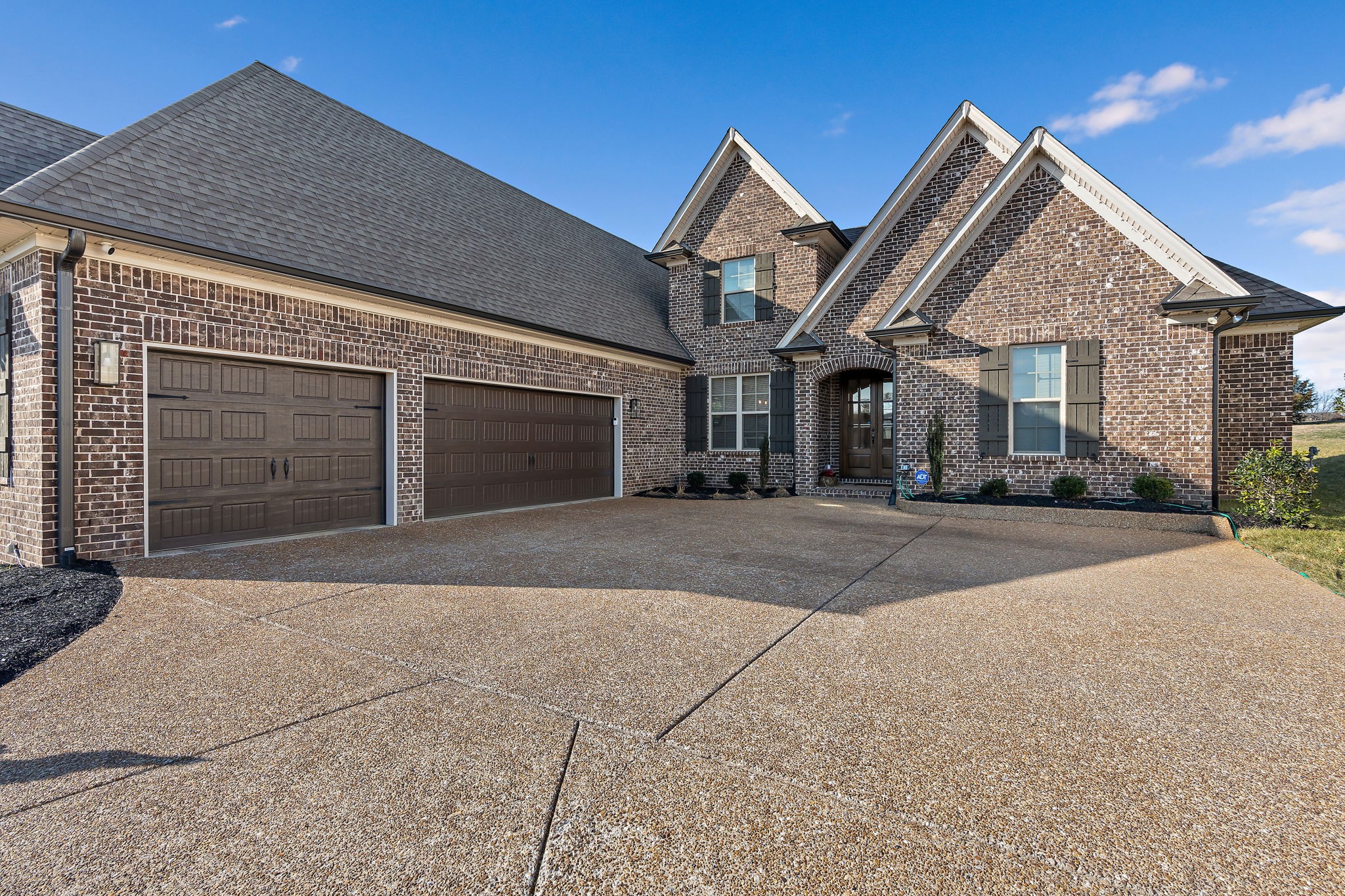 975 Luxborough Dr