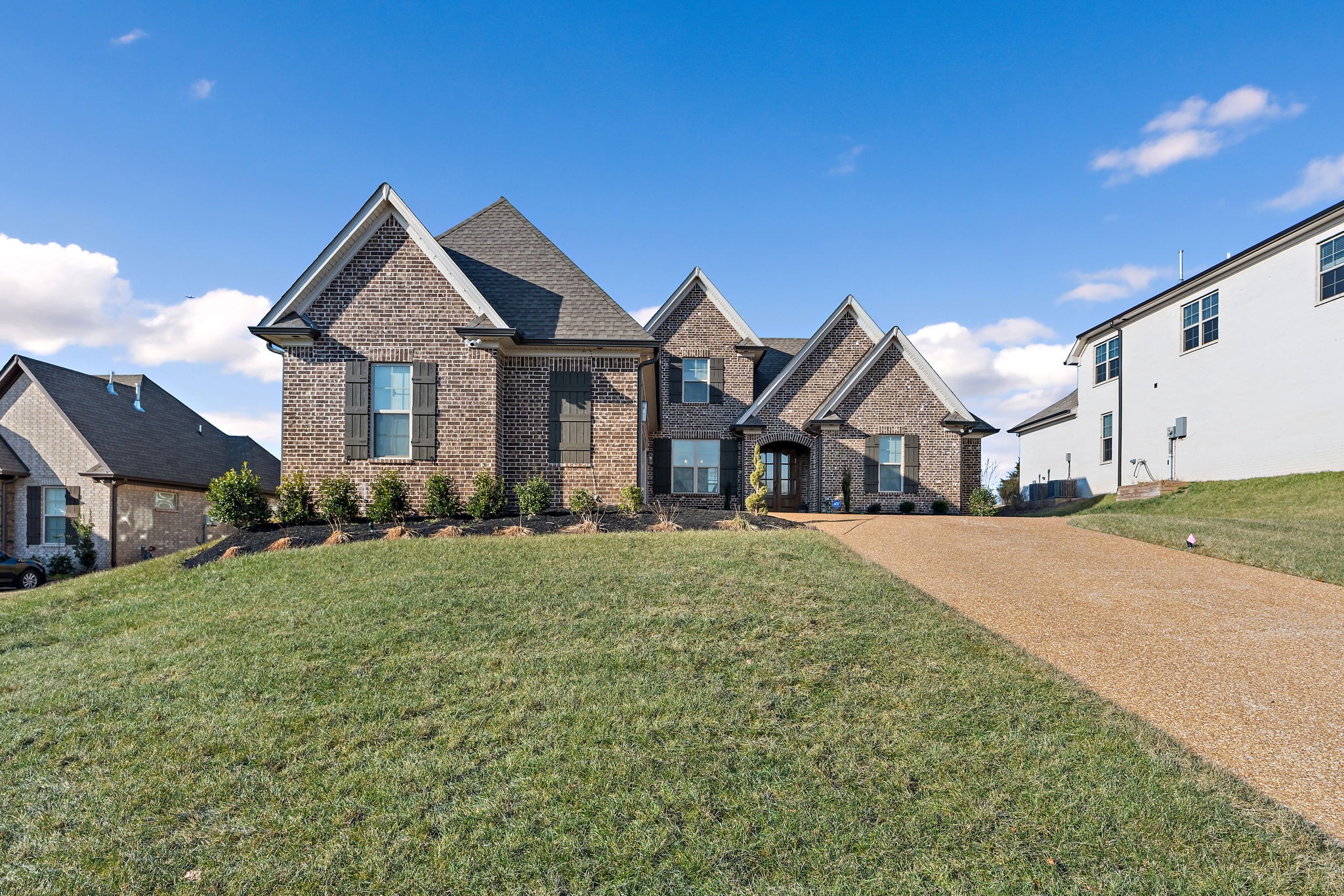 975 Luxborough Dr