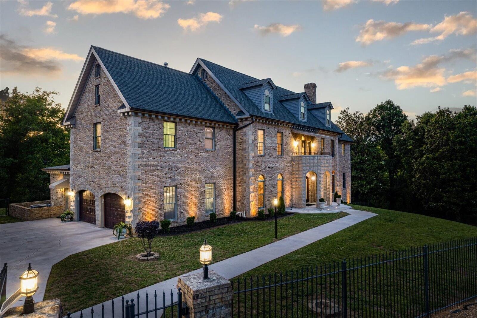 551 N Crest Court