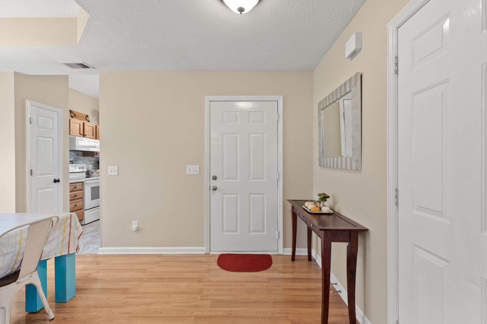 102 Williamsburg Dr