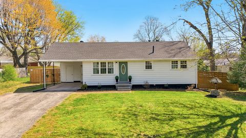 1012 N Charlotte St Dickson TN 37055