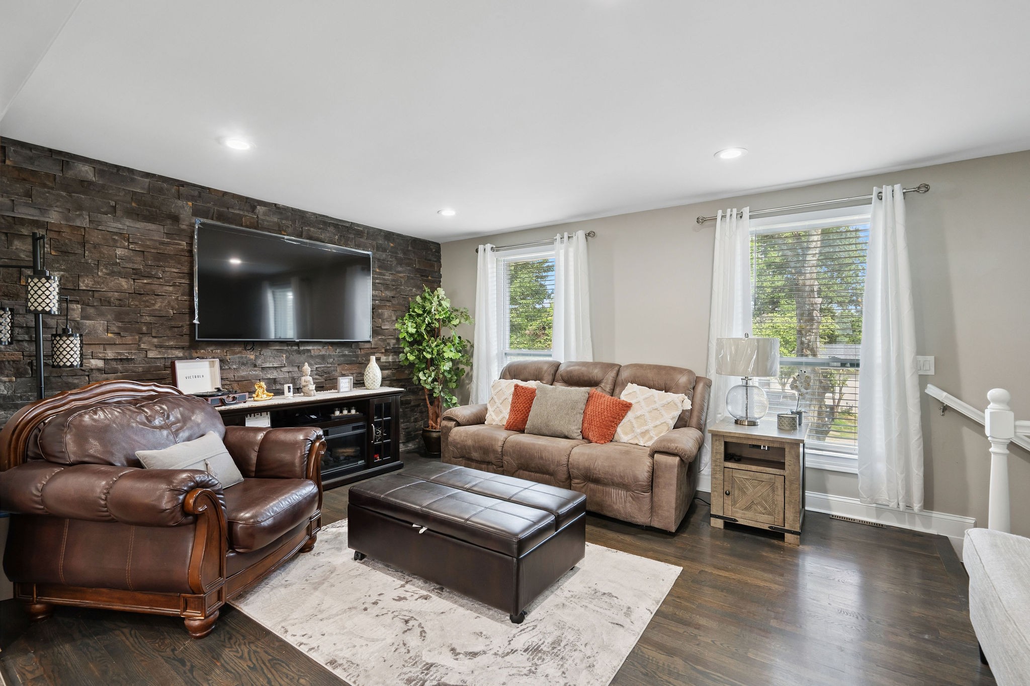 4931 Sherman Oaks Dr