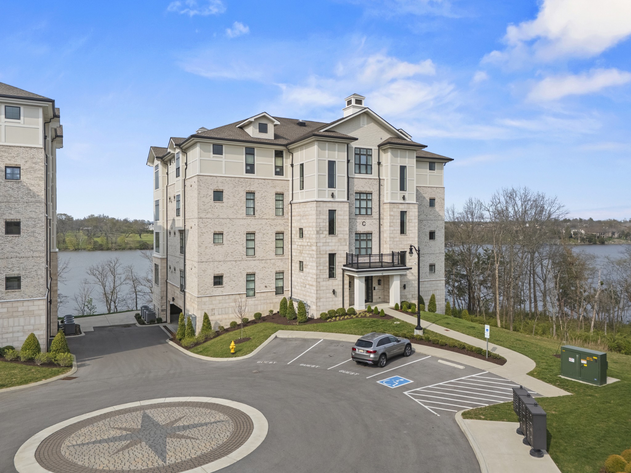 1024 Club View Dr C302