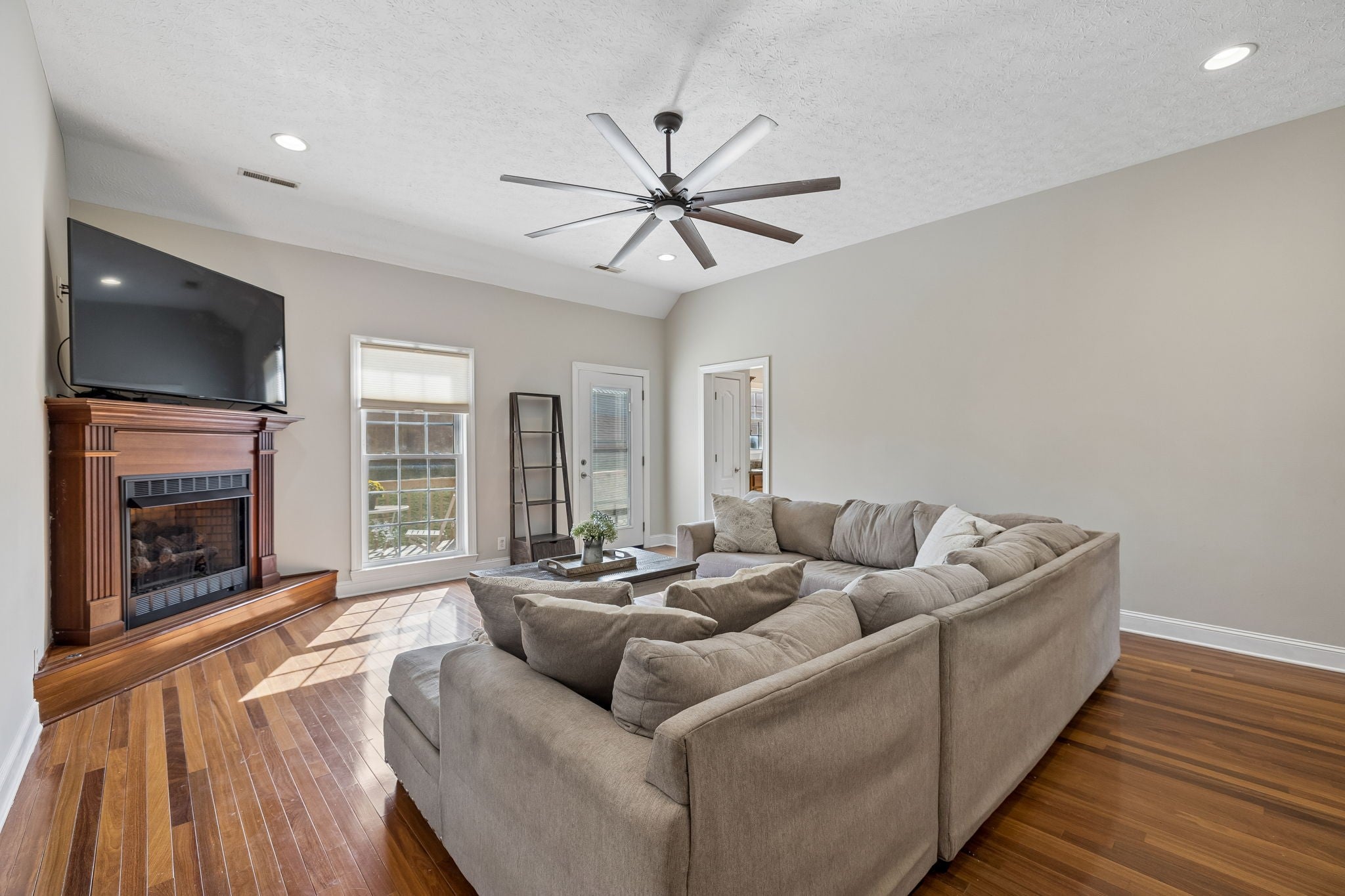 4075 Summit Dr