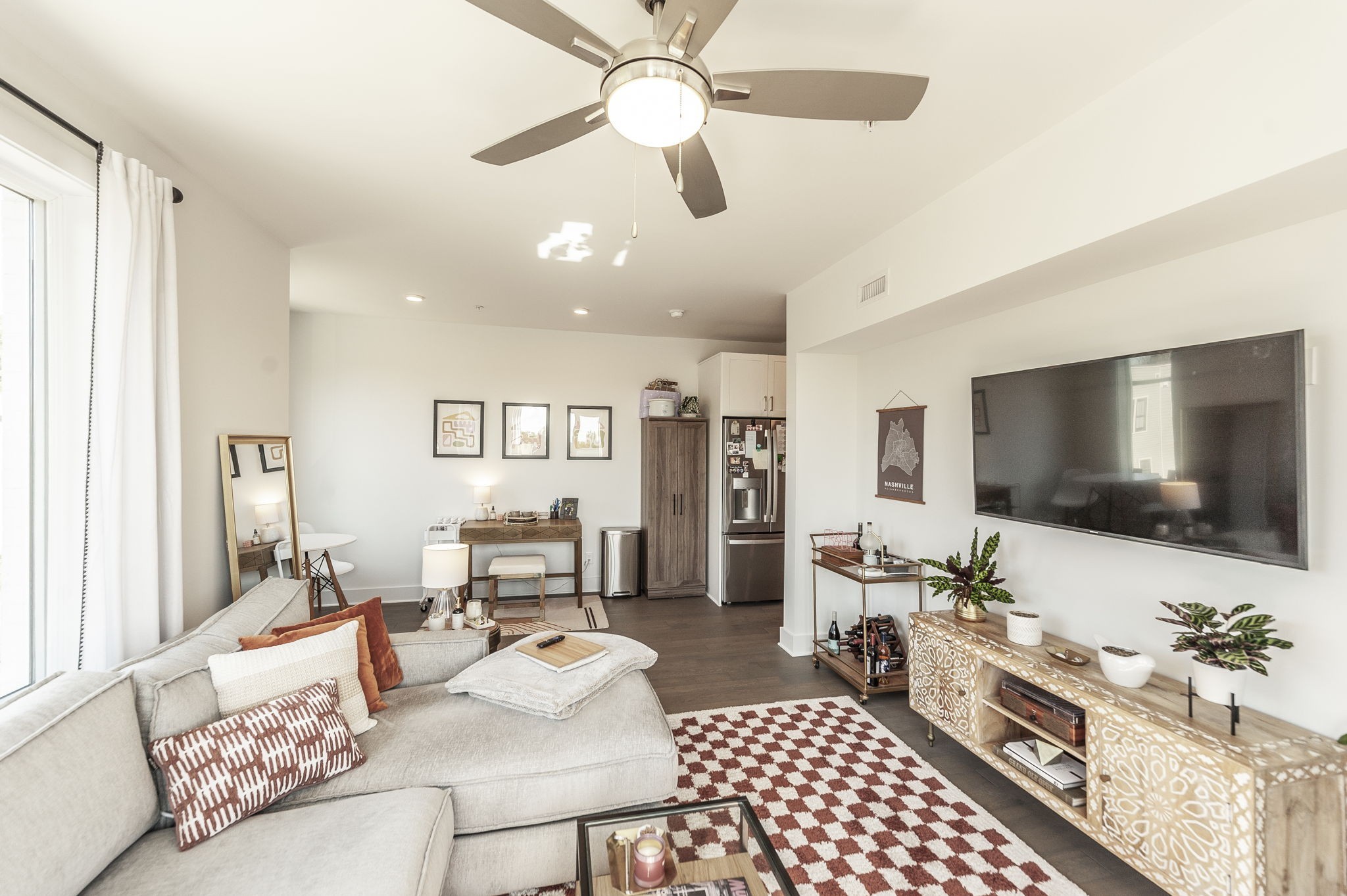 1041 E Trinity Ln 301