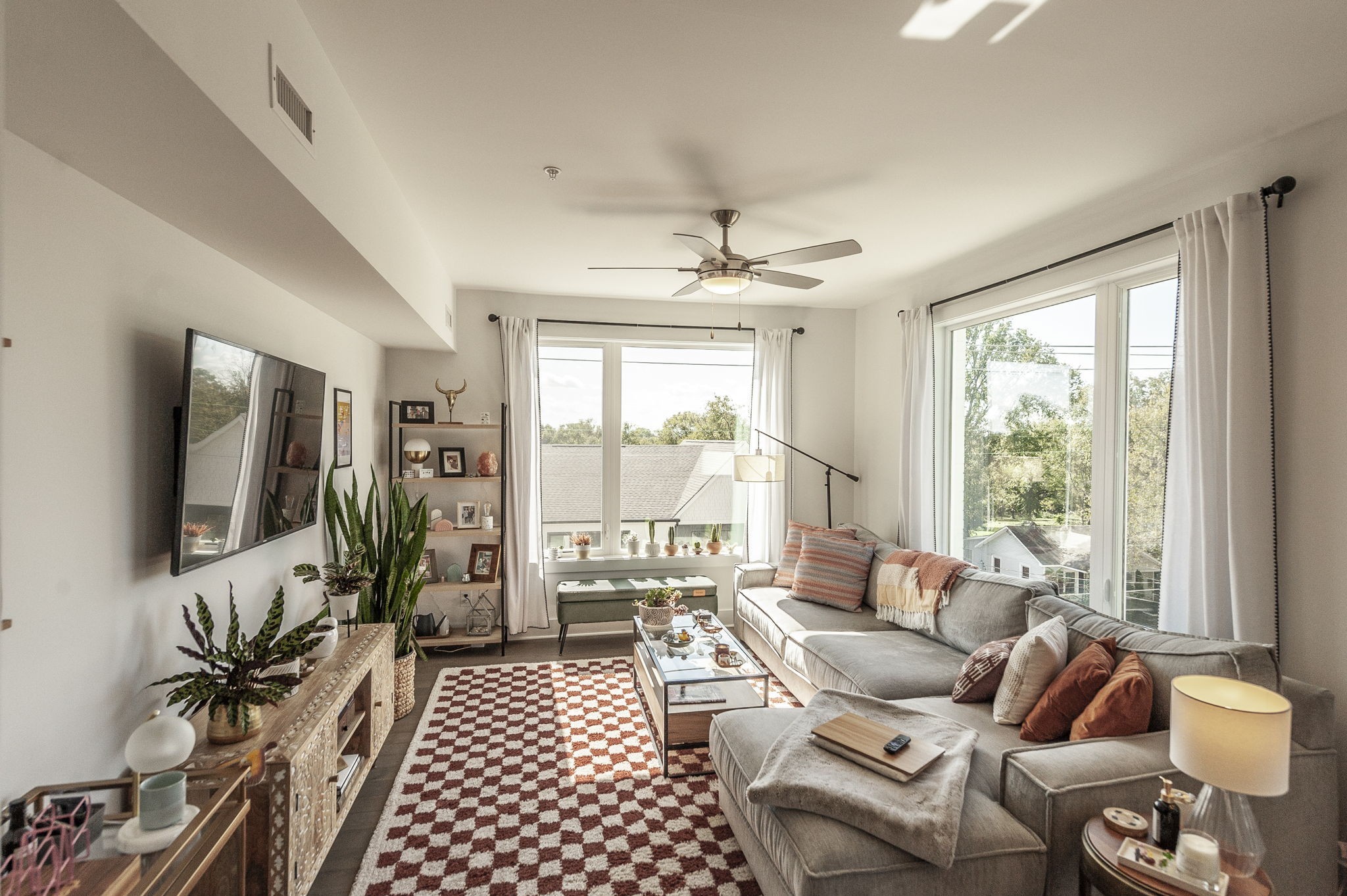 1041 E Trinity Ln 301