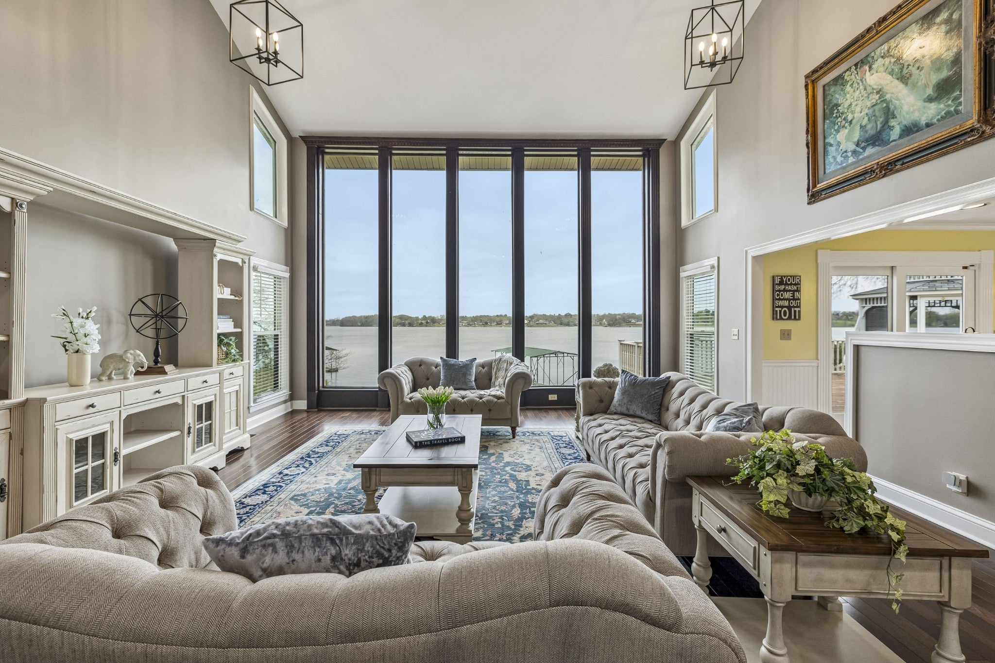 3211 Lakeshore Dr