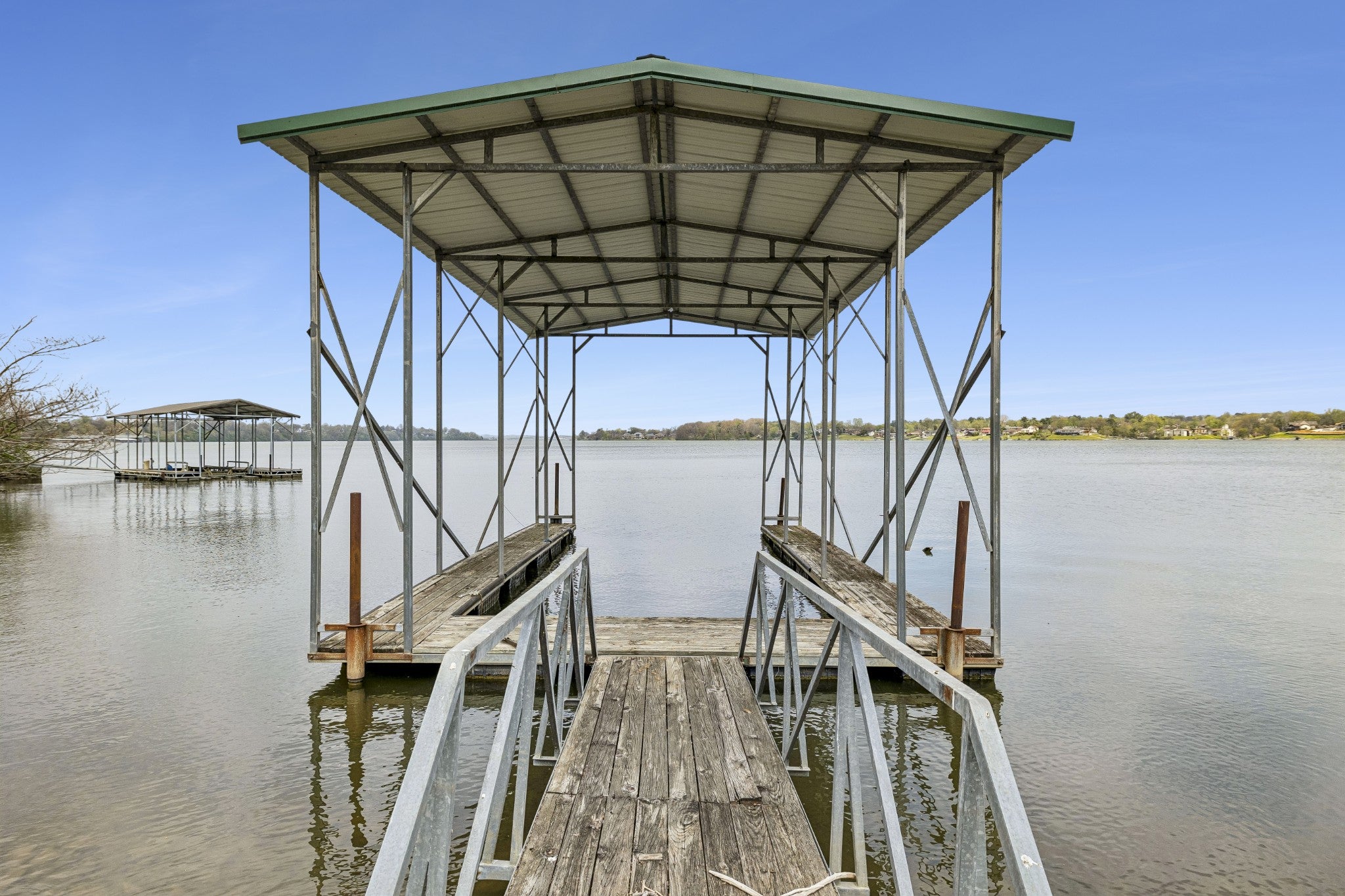 3211 Lakeshore Dr