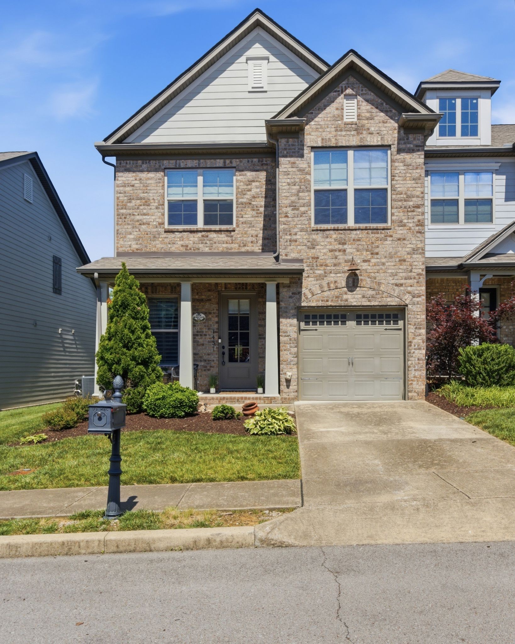 1437 Channing Dr