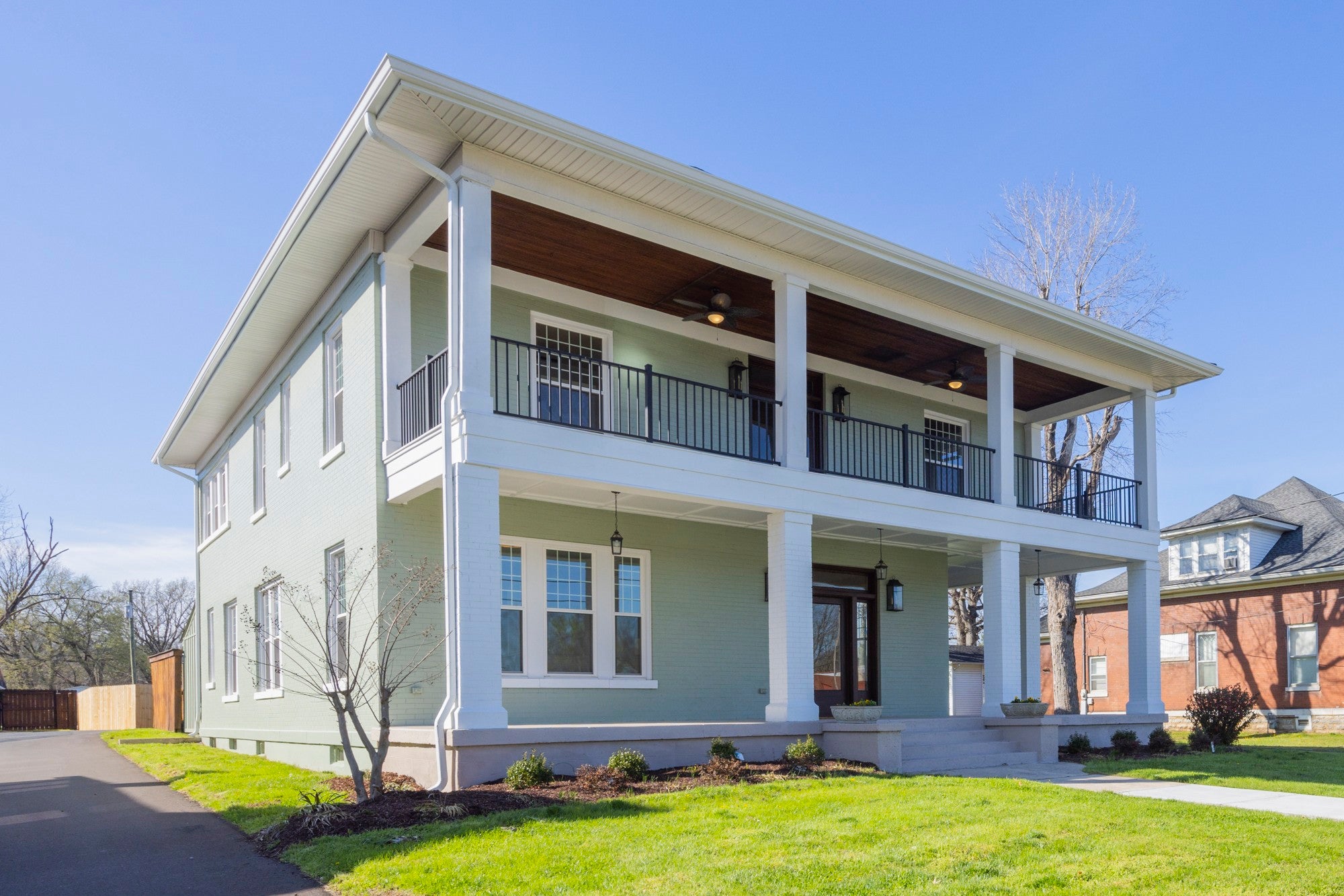 206 S Main St