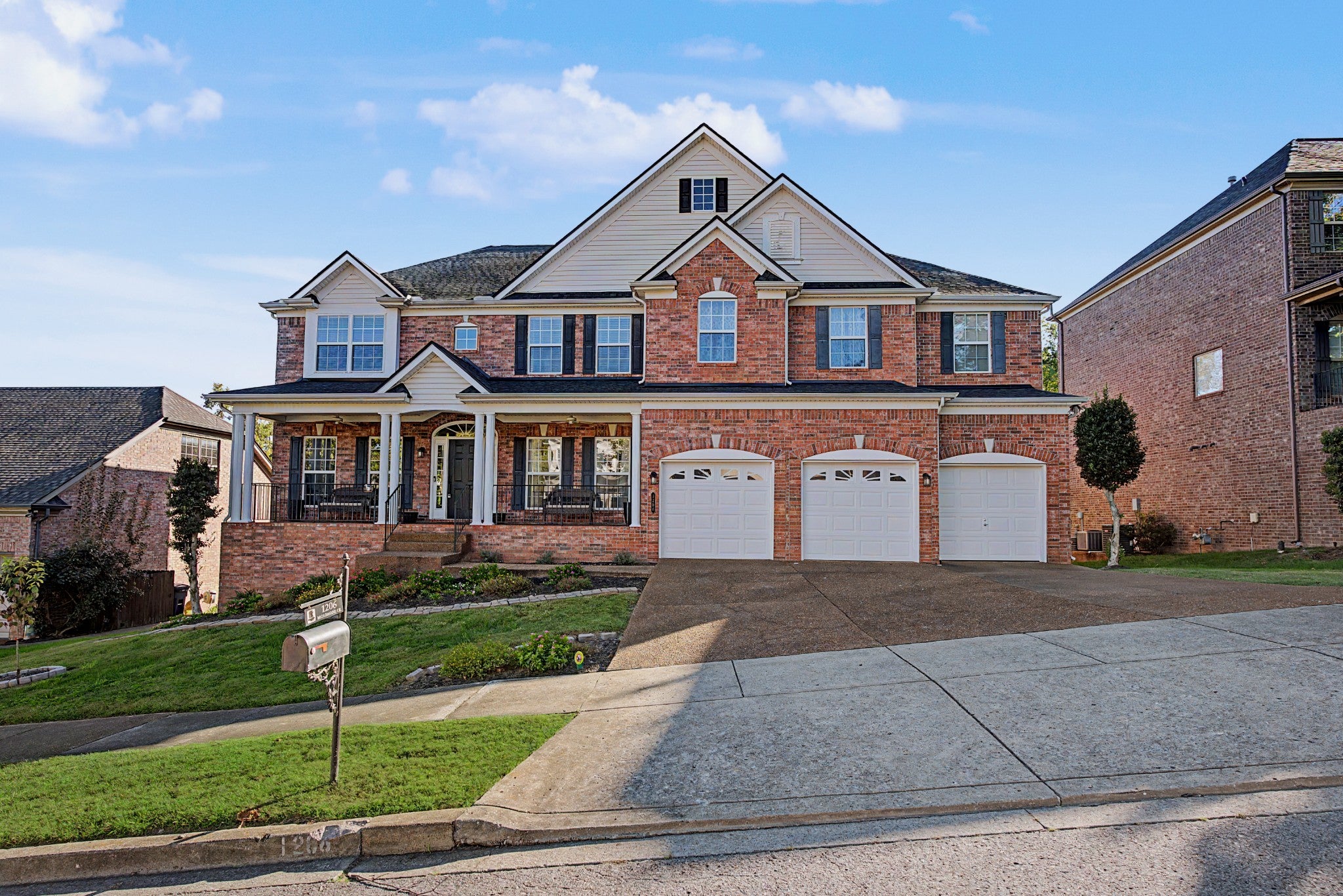 1206 Broadmoor Cir