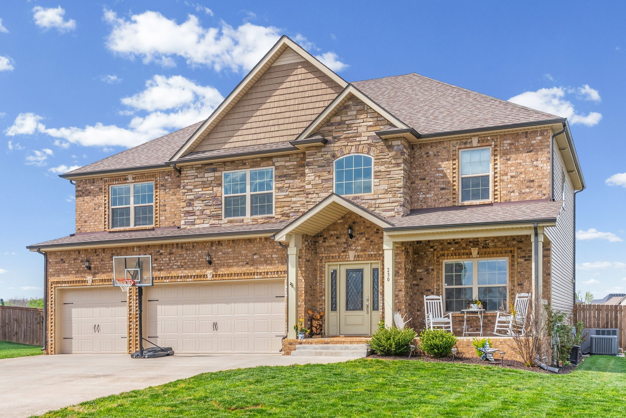 230 Cotoneaster Ln