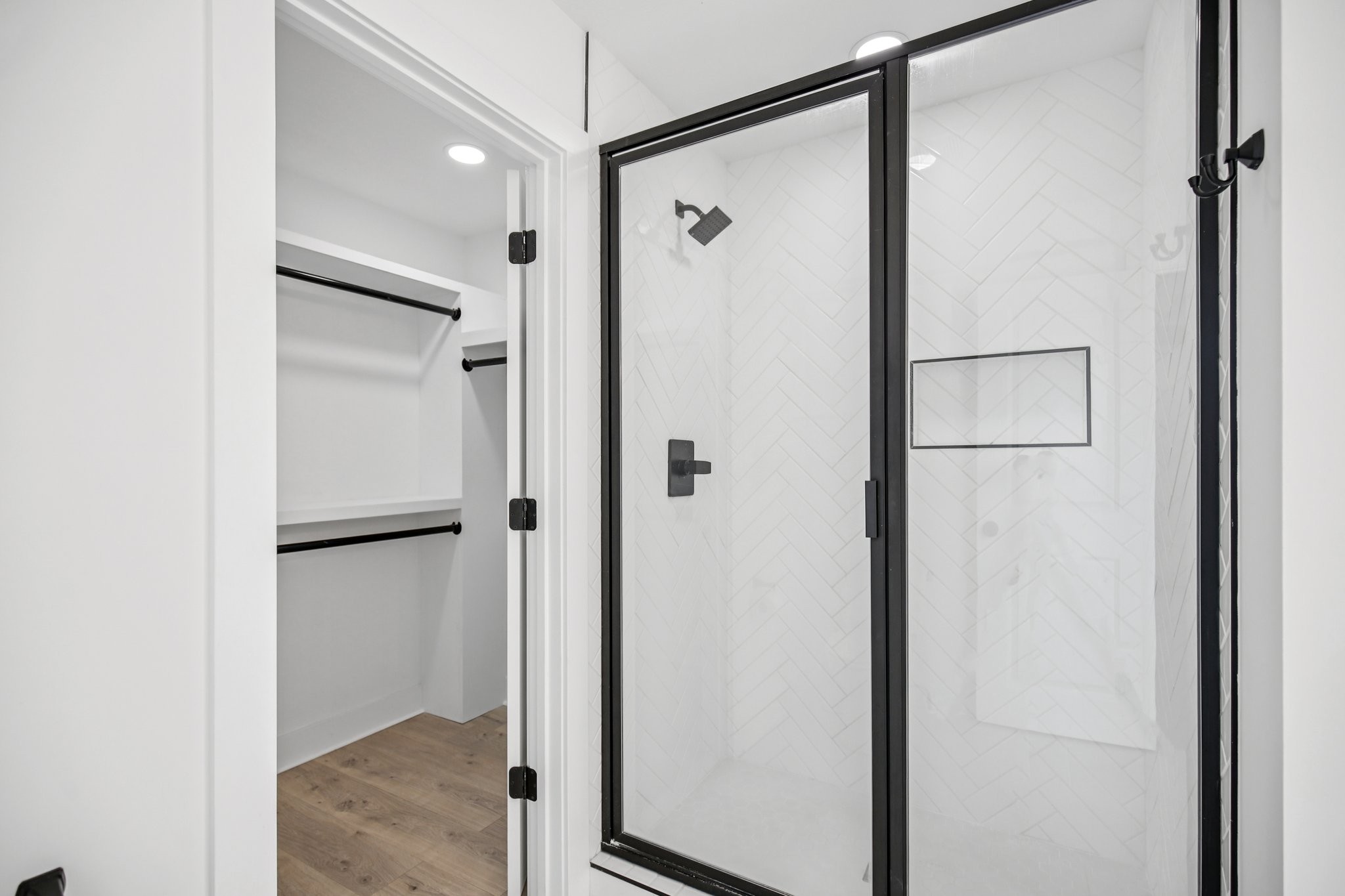 Clarksville, Tennessee 37043, United States, 3 Bedrooms Bedrooms, ,3 BathroomsBathrooms,Residential,Active,193284