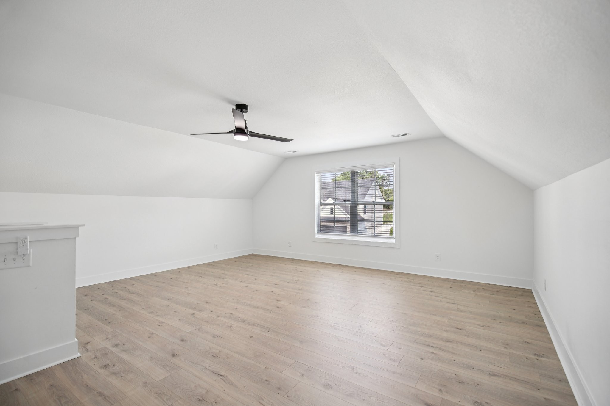 Clarksville, Tennessee 37043, United States, 3 Bedrooms Bedrooms, ,3 BathroomsBathrooms,Residential,Active,193284