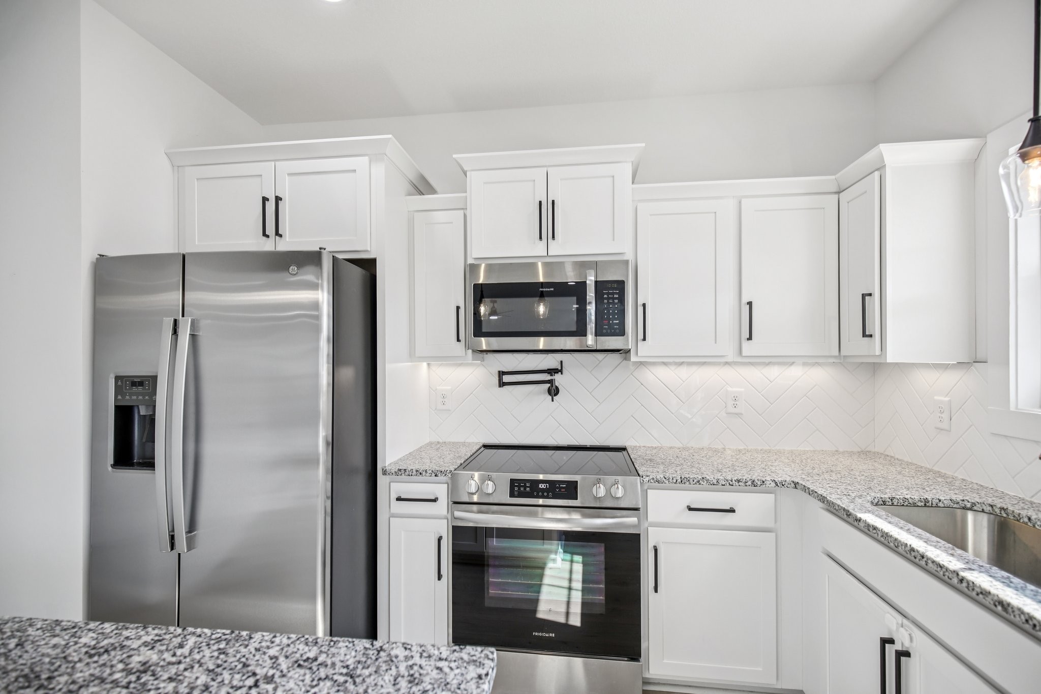 Clarksville, Tennessee 37043, United States, 3 Bedrooms Bedrooms, ,3 BathroomsBathrooms,Residential,Active,193284