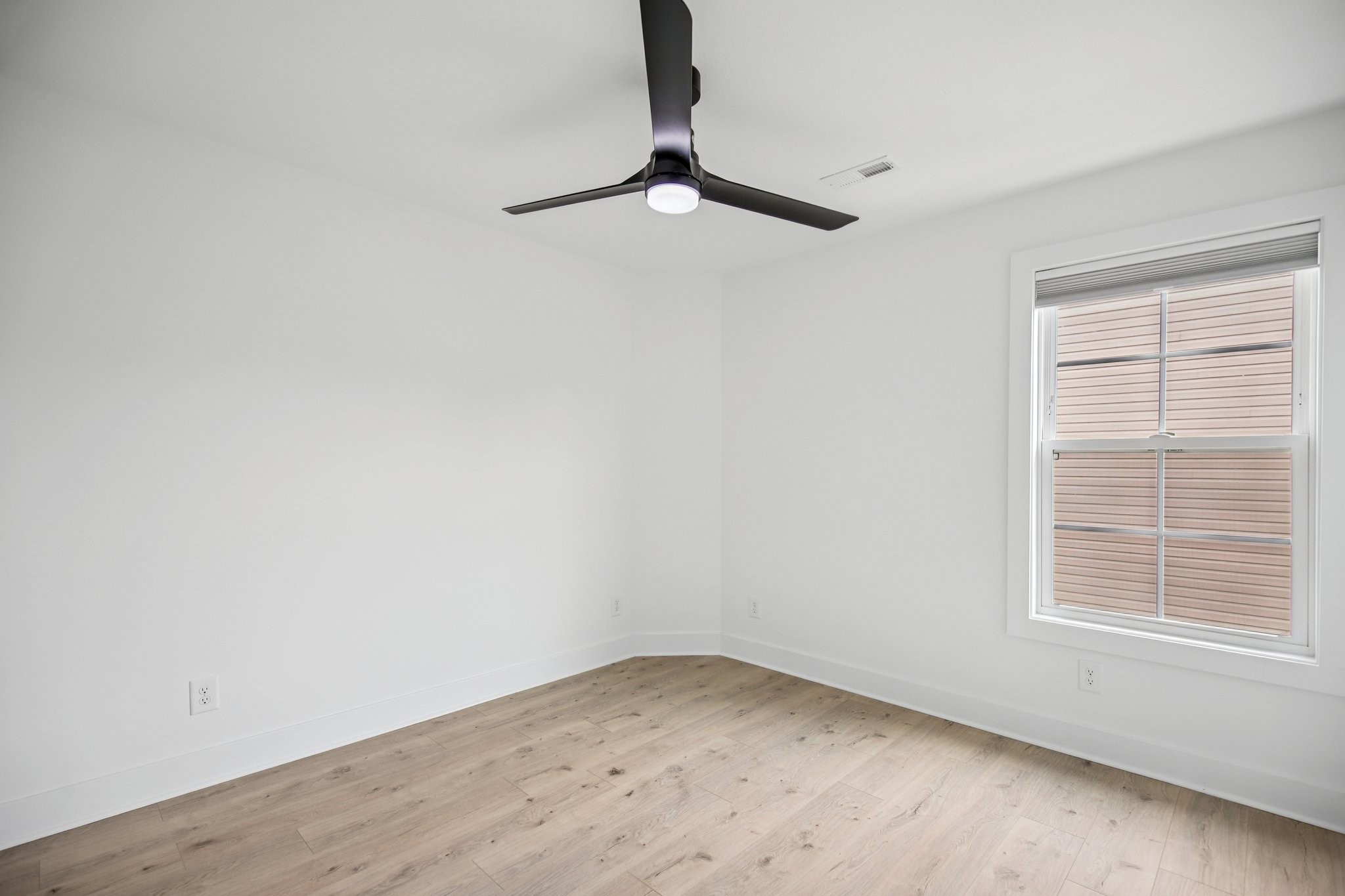 Clarksville, Tennessee 37043, United States, 3 Bedrooms Bedrooms, ,3 BathroomsBathrooms,Residential,Active,193284