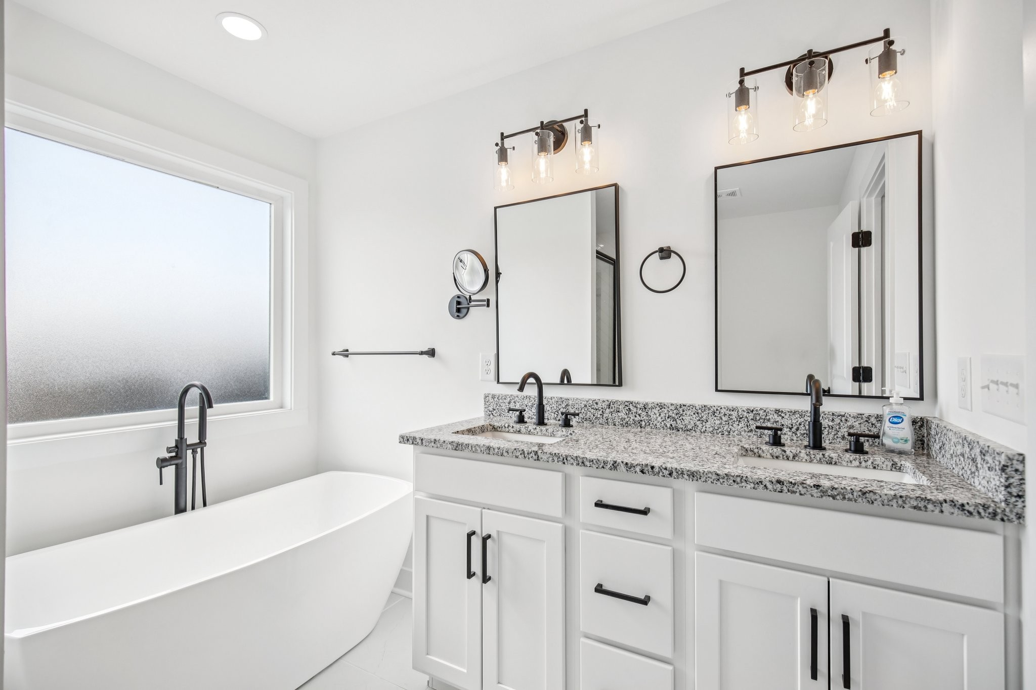 Clarksville, Tennessee 37043, United States, 3 Bedrooms Bedrooms, ,3 BathroomsBathrooms,Residential,Active,193284