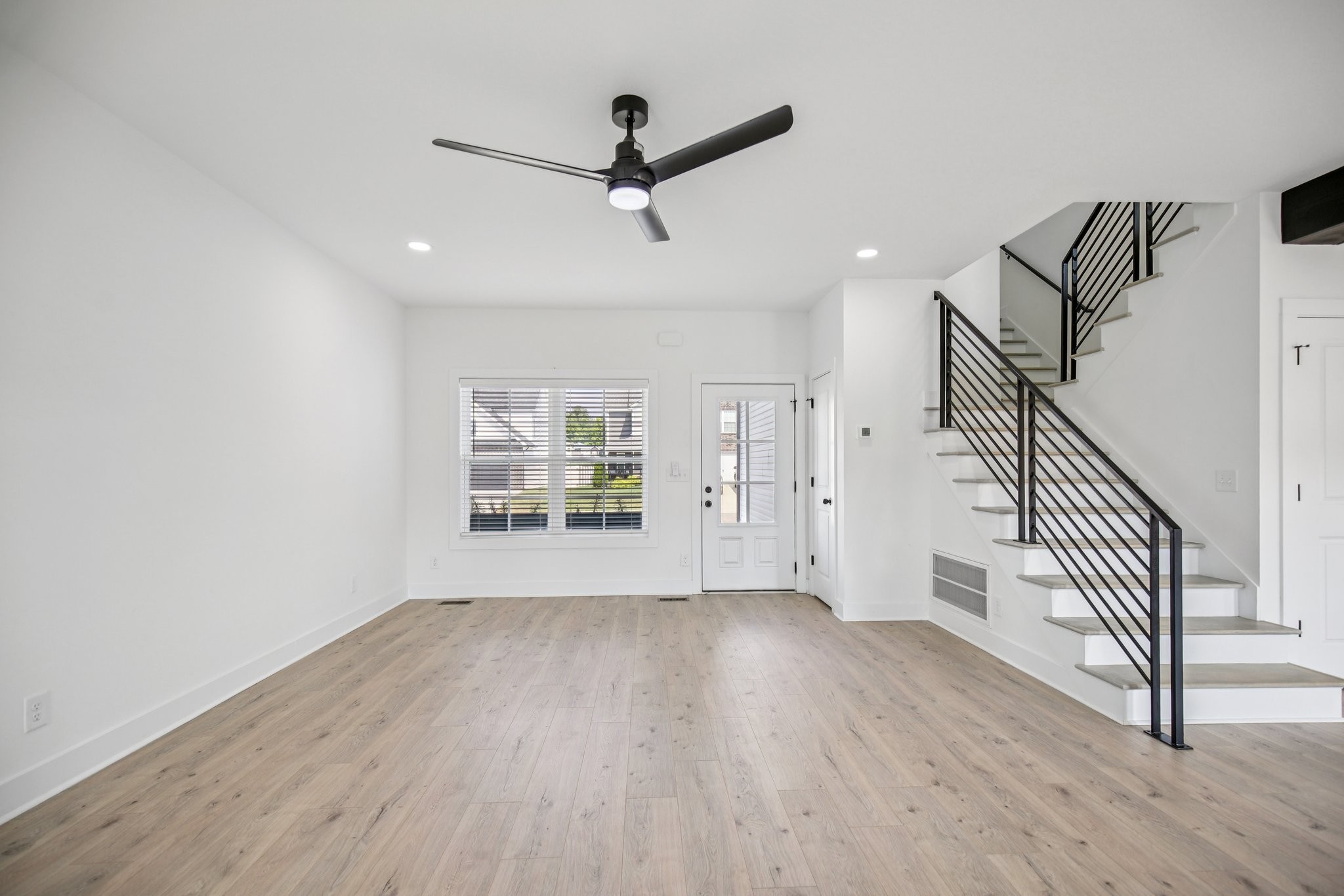 Clarksville, Tennessee 37043, United States, 3 Bedrooms Bedrooms, ,3 BathroomsBathrooms,Residential,Active,193284