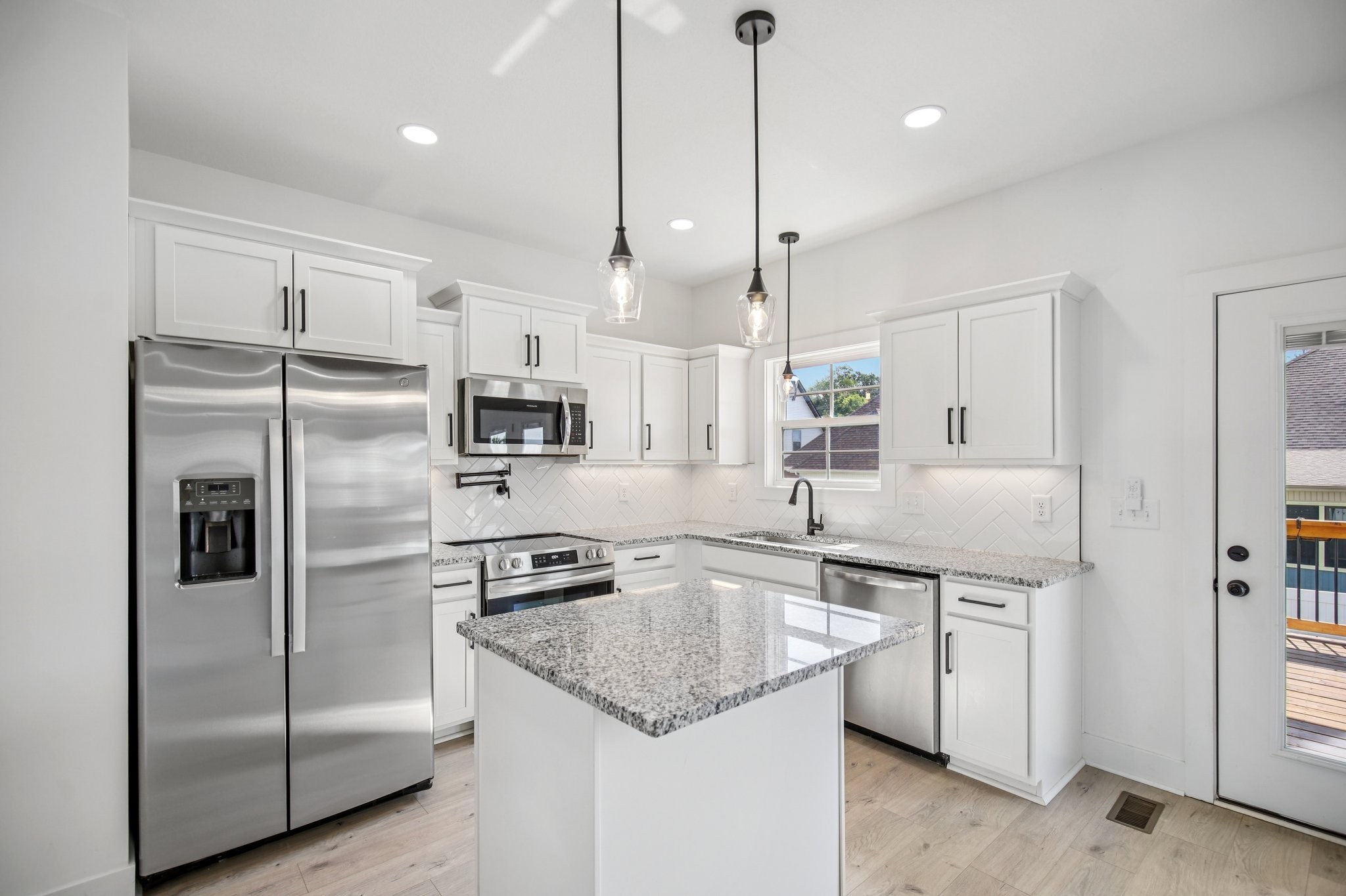 Clarksville, Tennessee 37043, United States, 3 Bedrooms Bedrooms, ,3 BathroomsBathrooms,Residential,Active,193284