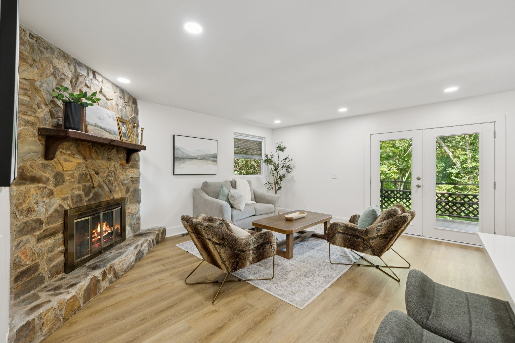 1016 Rustic Hills Dr