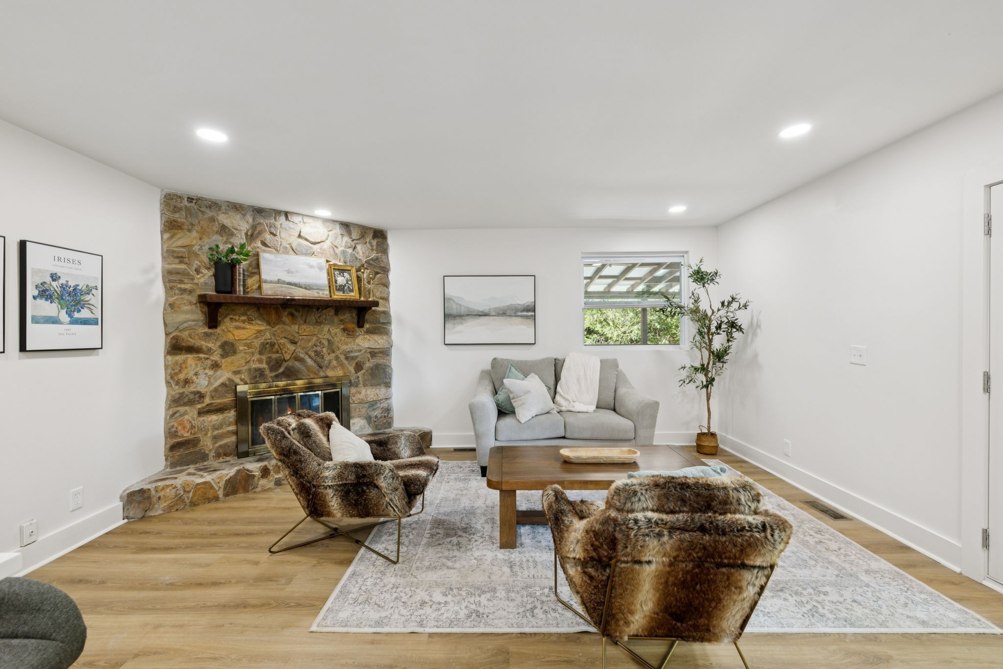 1016 Rustic Hills Dr