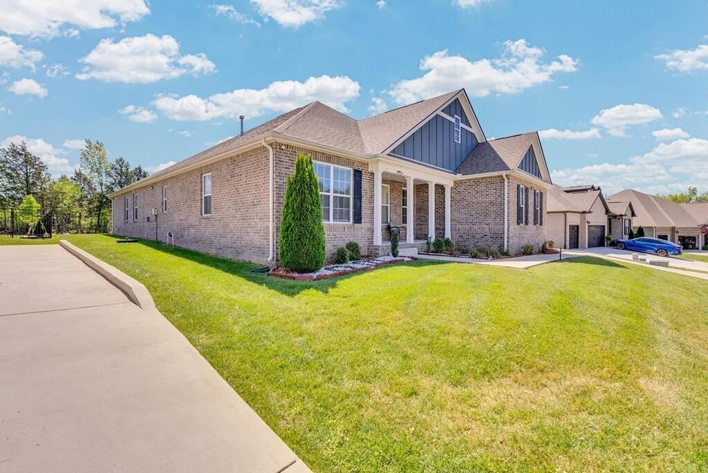 309 Greymoor Ln