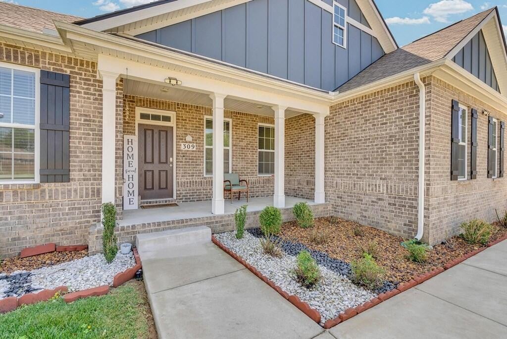 309 Greymoor Ln