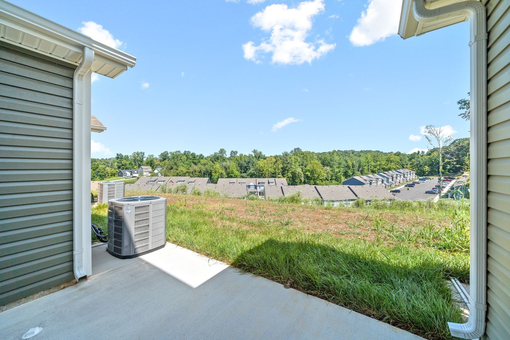 Clarksville, Tennessee 37040, United States, 2 Bedrooms Bedrooms, ,3 BathroomsBathrooms,Residential,Active,42311