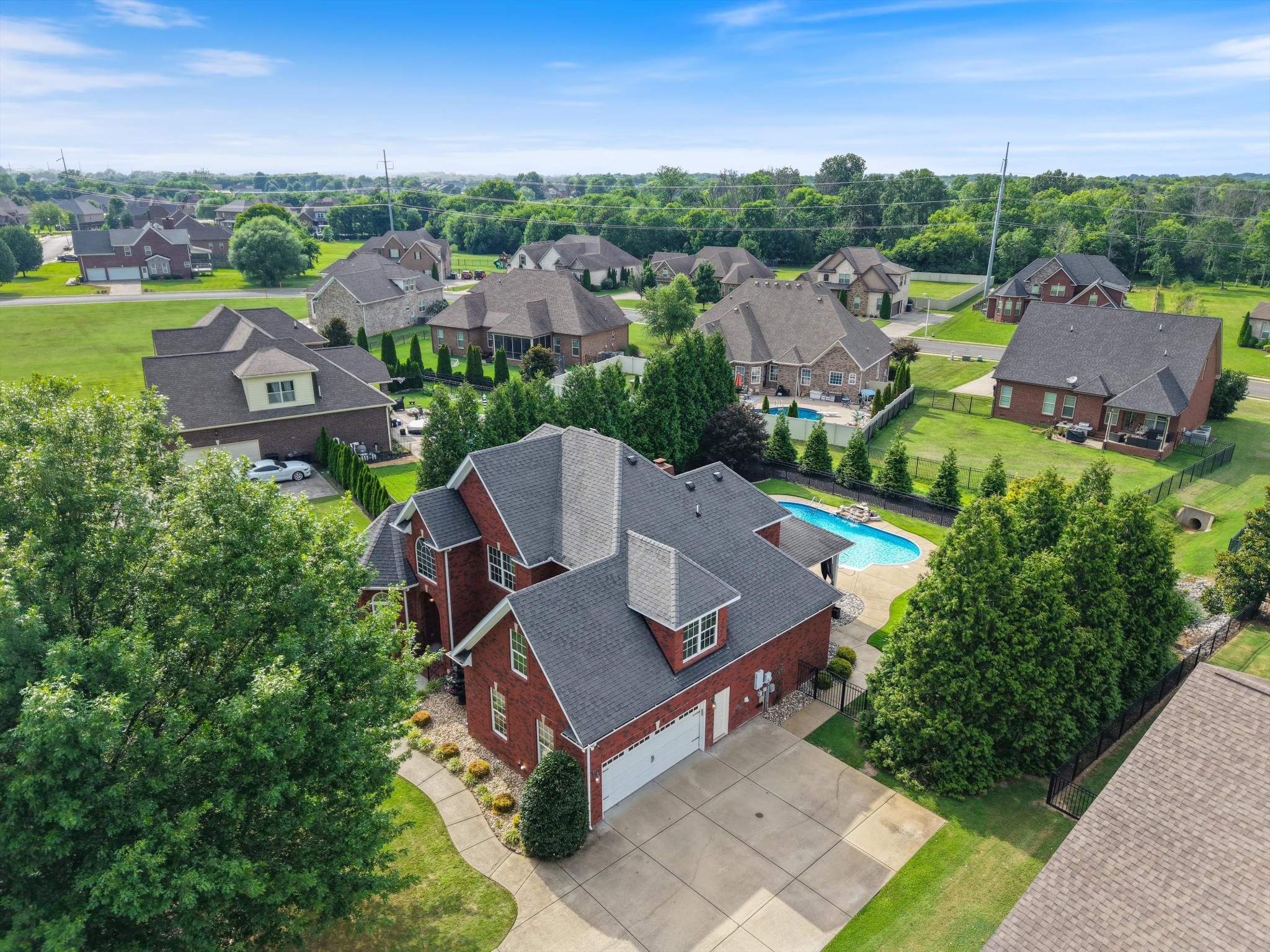 3220 Robinwood Dr