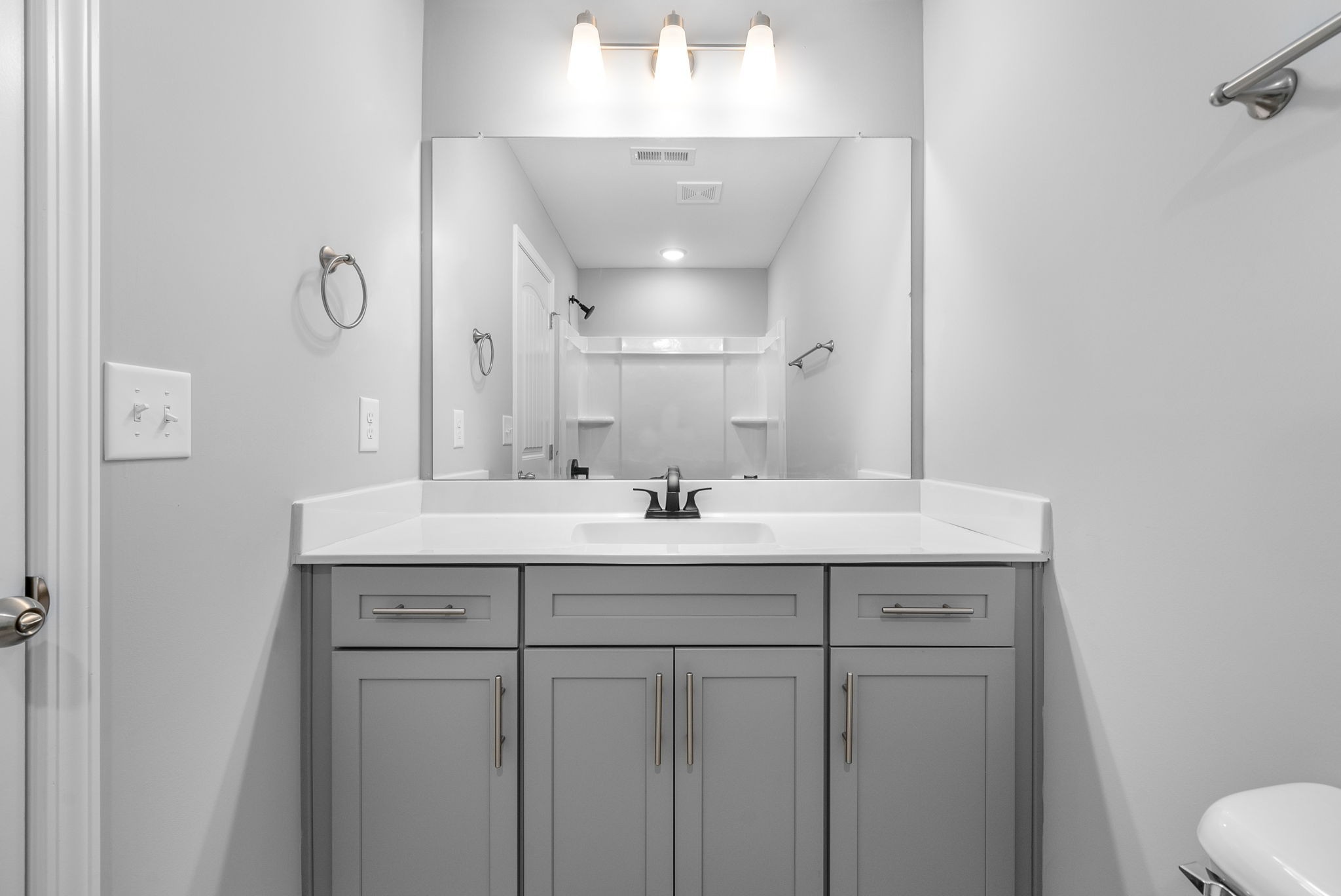 Clarksville, Tennessee 37040, United States, 2 Bedrooms Bedrooms, ,3 BathroomsBathrooms,Residential,Active,57181