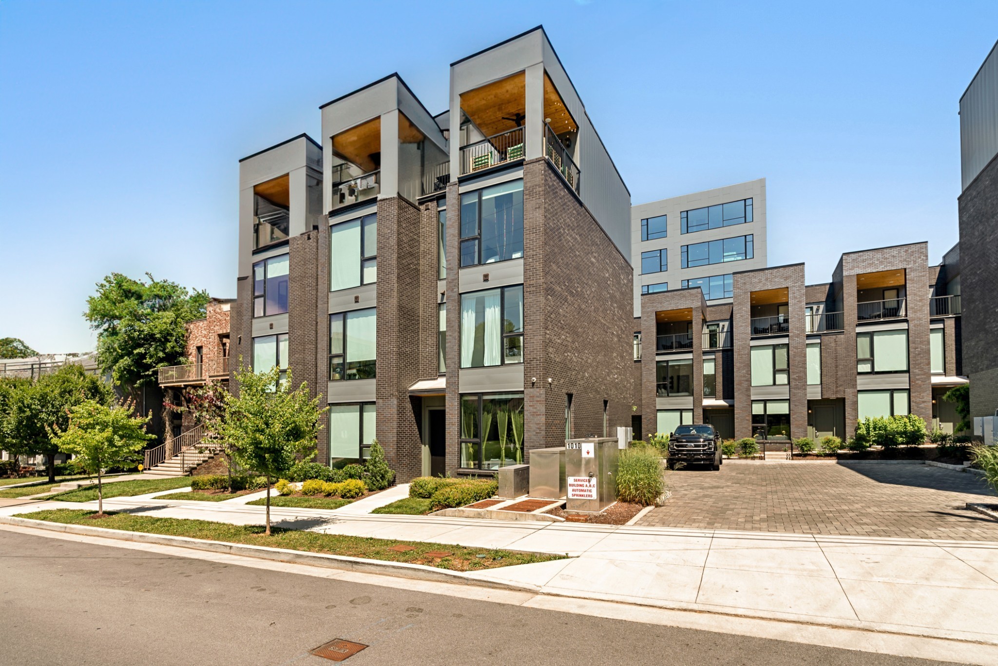 1010 18th Avenue S C