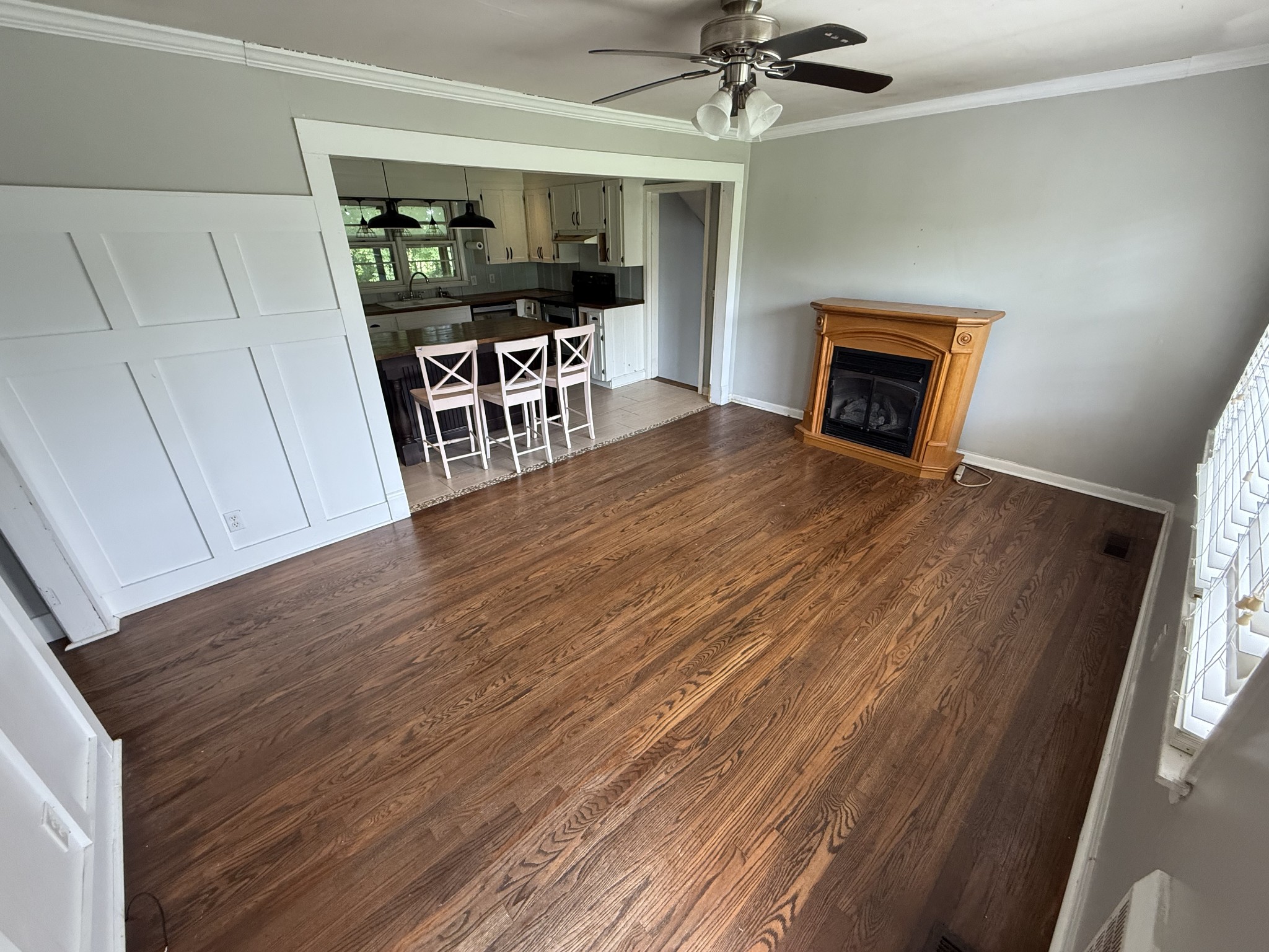 1806 Highway 130 W