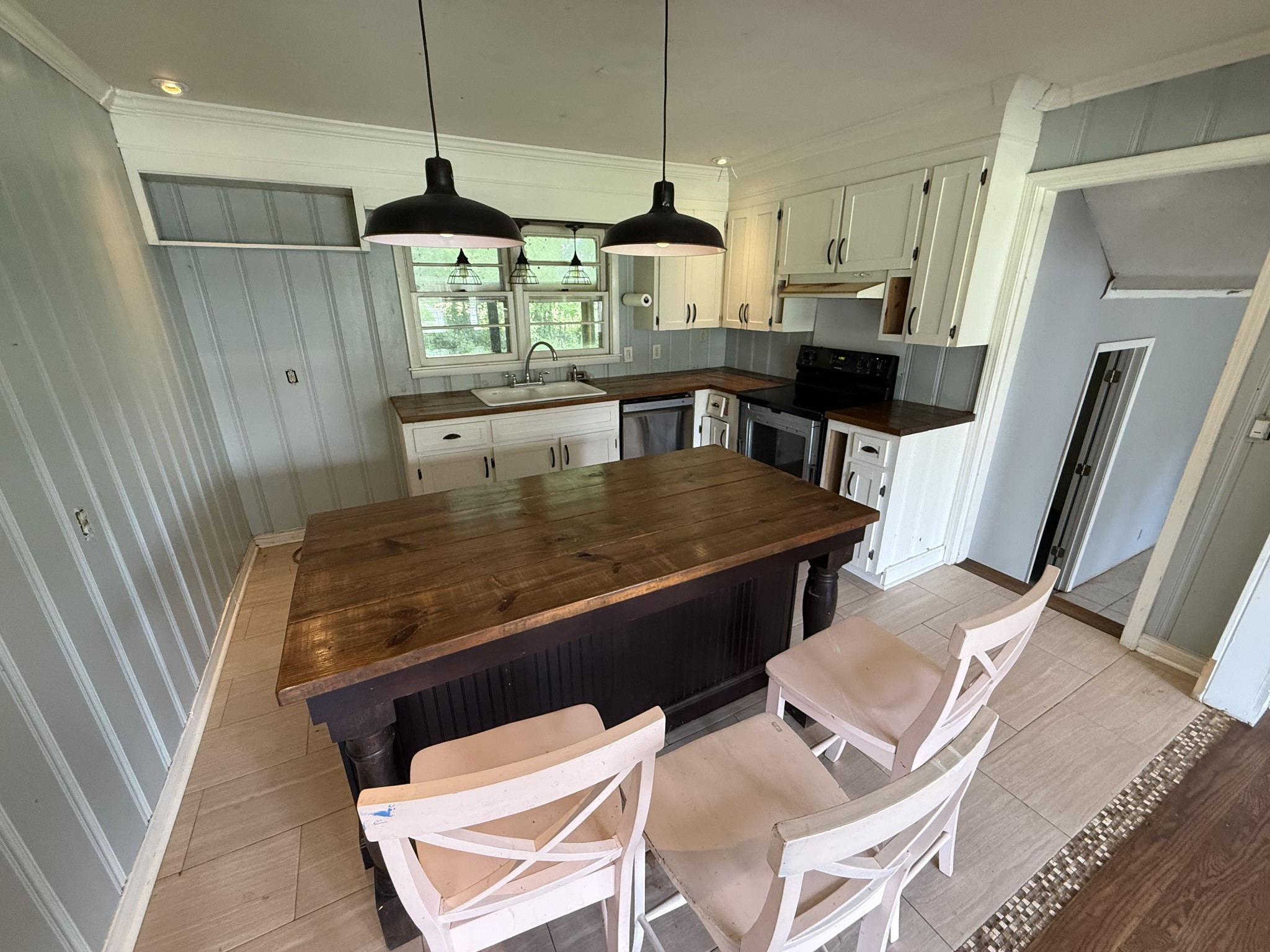1806 Highway 130 W