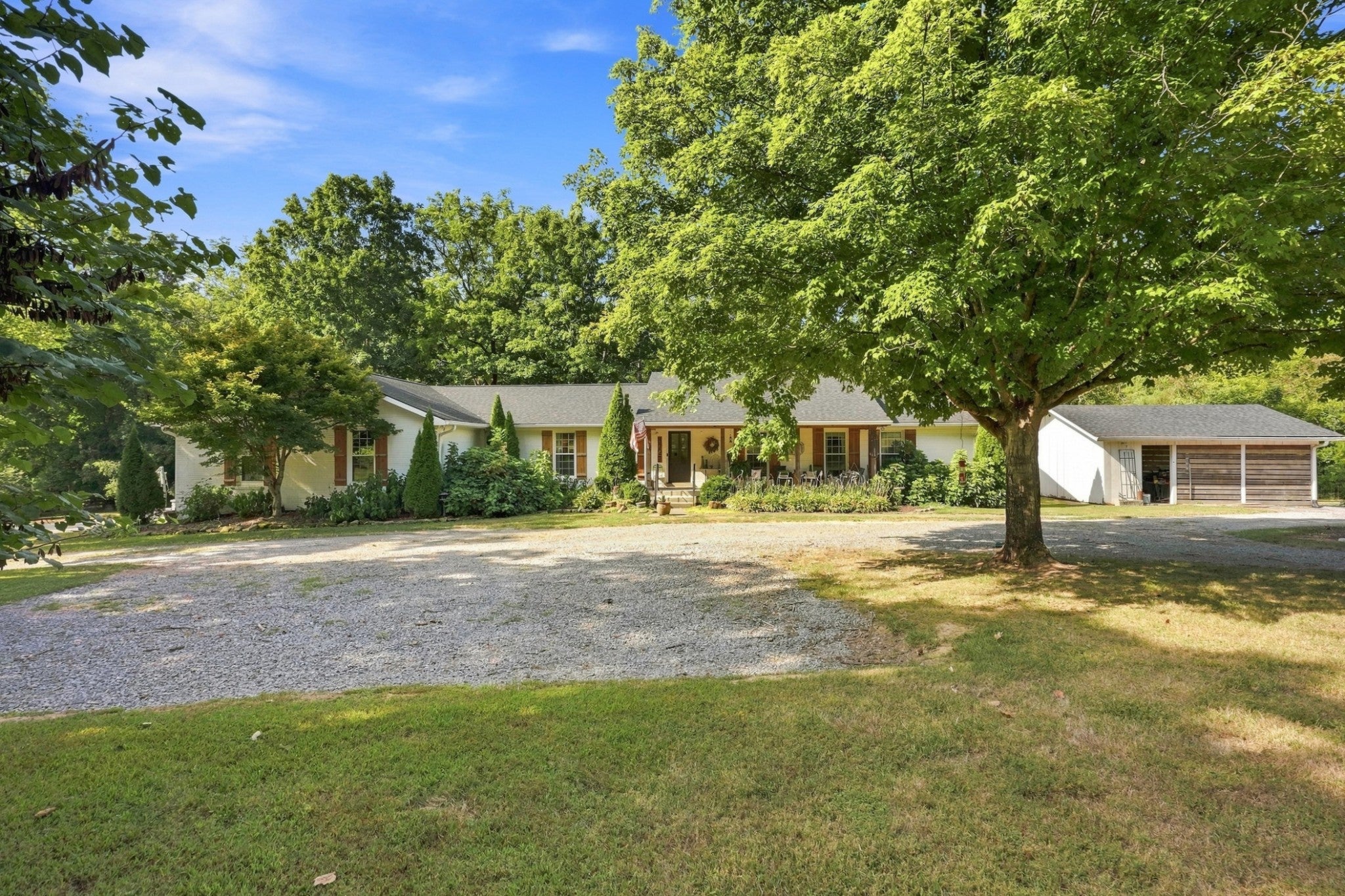 3-bed home for sale in Franklin, TN 37064, 3727 New Highway 96 W 3727 New Highway 96 W, Franklin TN 37064 3-bed home, photo 1 of 53