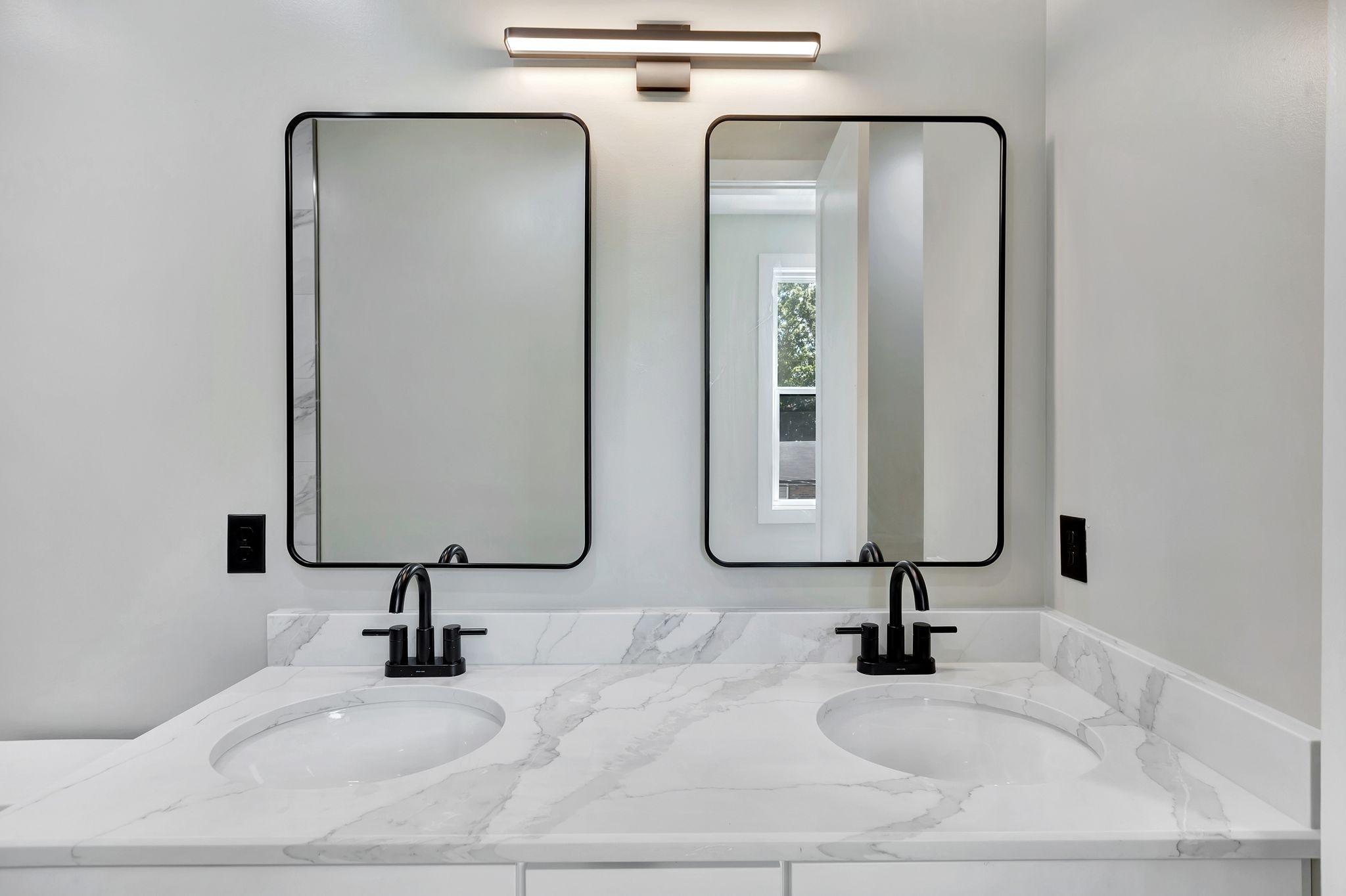 Nashville, Tennessee 37208, United States, 4 Bedrooms Bedrooms, ,4 BathroomsBathrooms,Residential,Active,234274