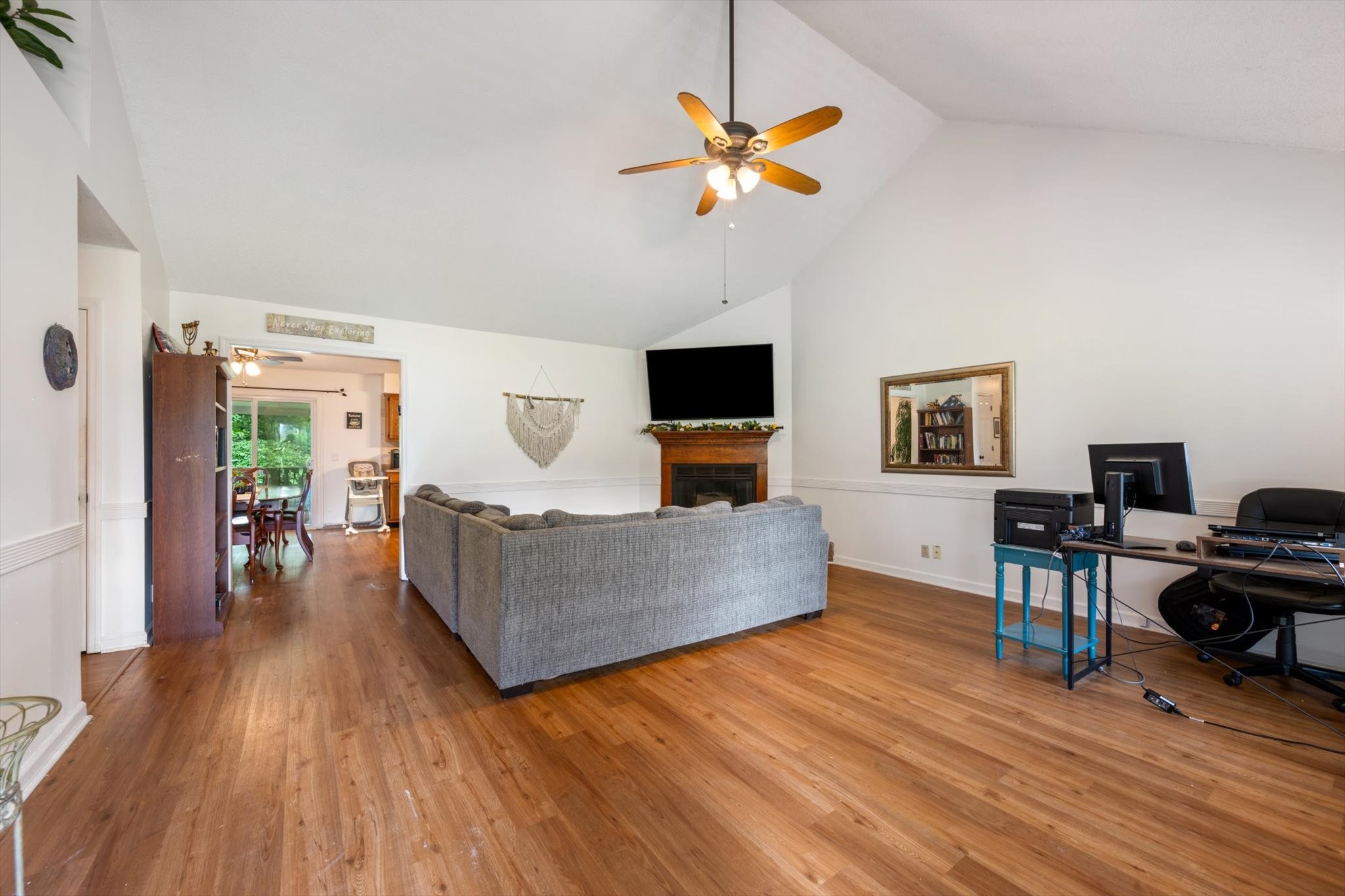 406 Hickory Ct