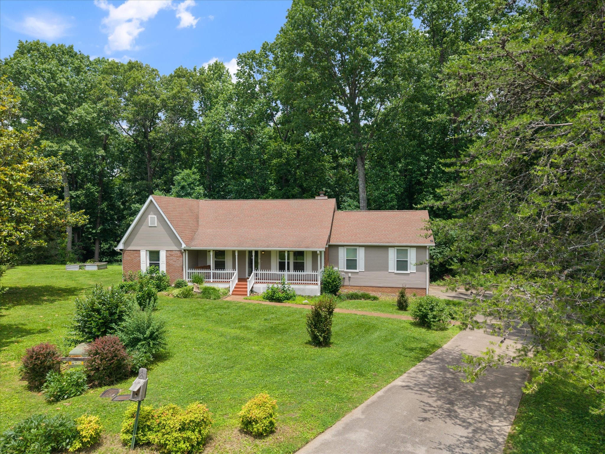 406 Hickory Ct