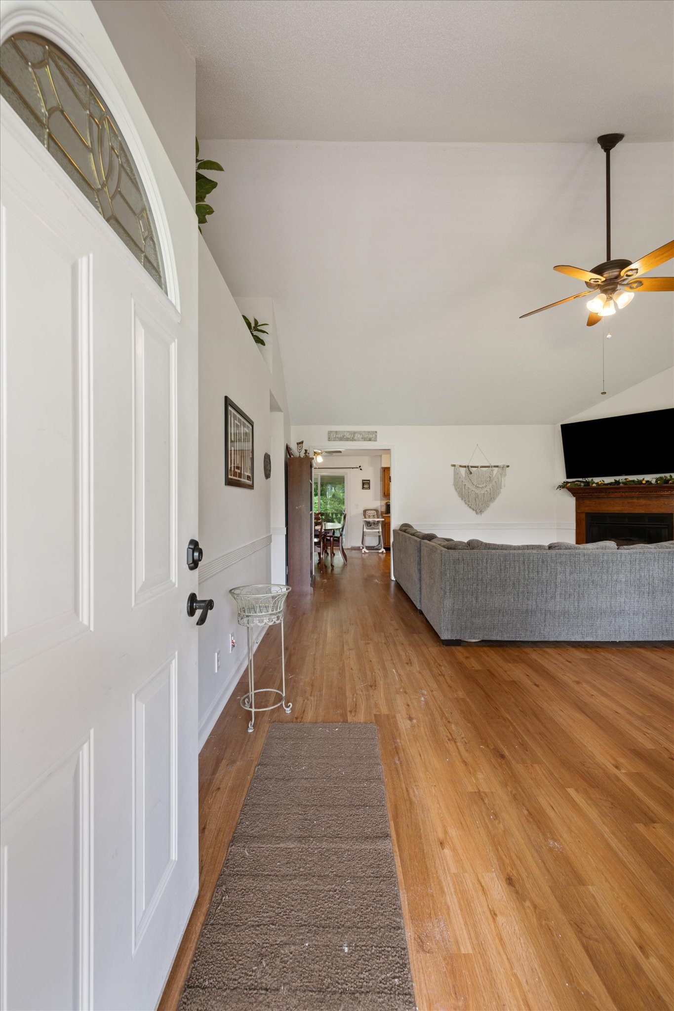 406 Hickory Ct