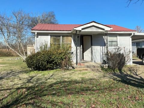Photo of 698 Demoss St, Gallatin, TN 37066 (MLS # 3168133)