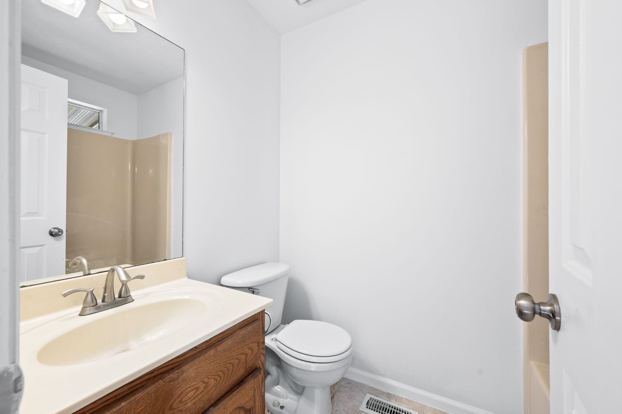 Hendersonville, Tennessee 37075, United States, 3 Bedrooms Bedrooms, ,2 BathroomsBathrooms,Residential,Active,6144