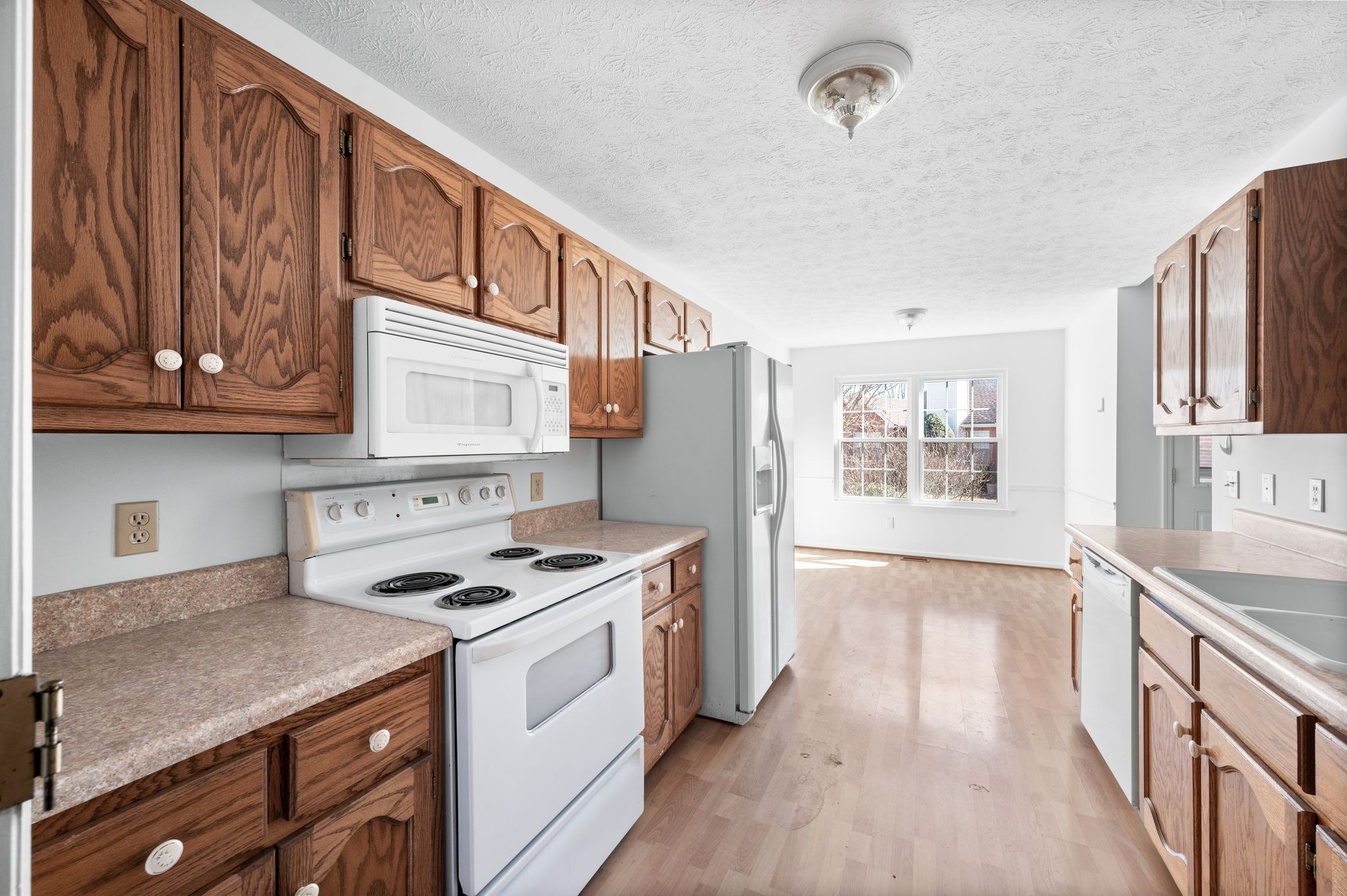 Hendersonville, Tennessee 37075, United States, 3 Bedrooms Bedrooms, ,2 BathroomsBathrooms,Residential,Active,6144