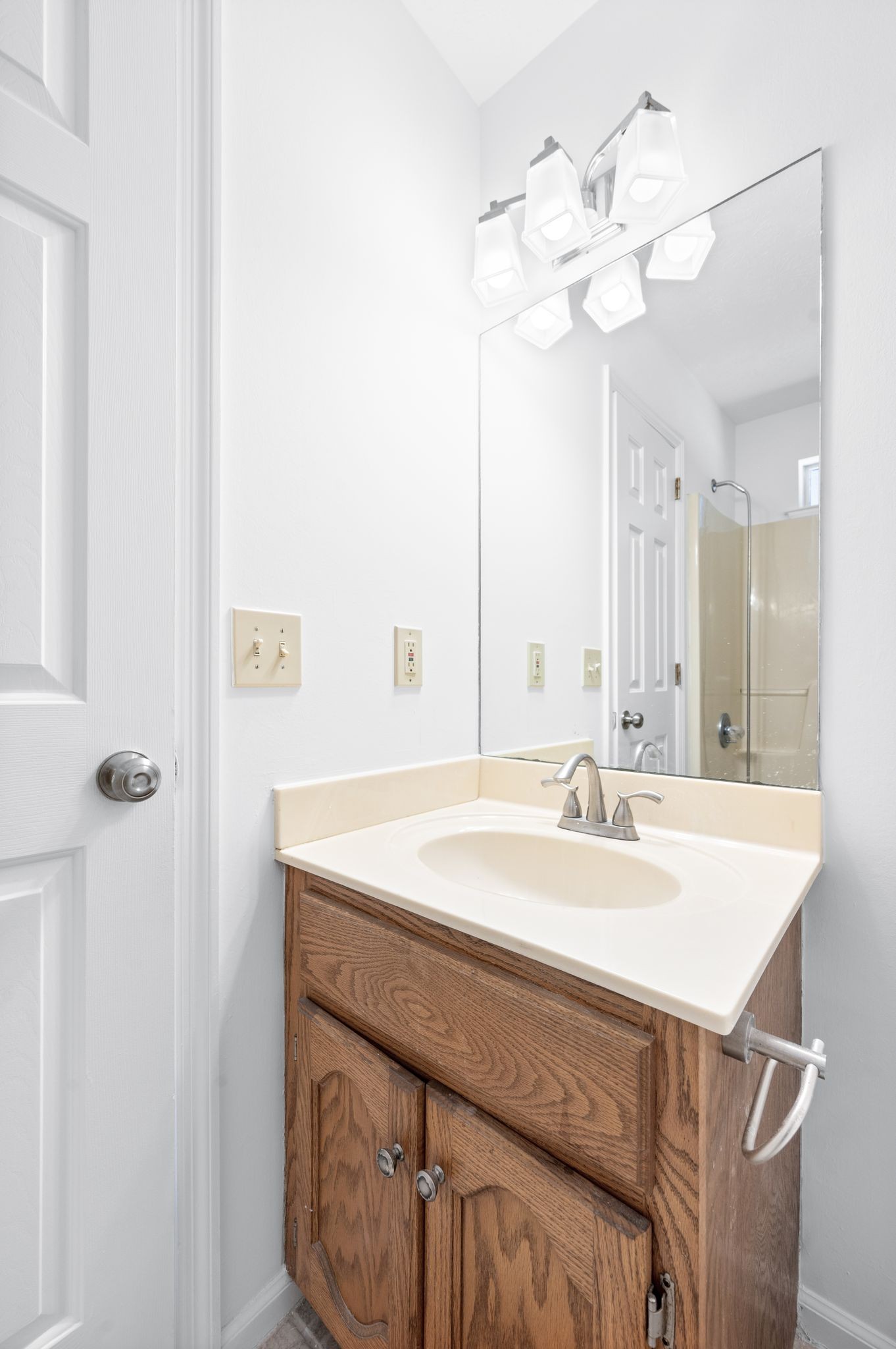 Hendersonville, Tennessee 37075, United States, 3 Bedrooms Bedrooms, ,2 BathroomsBathrooms,Residential,Active,6144