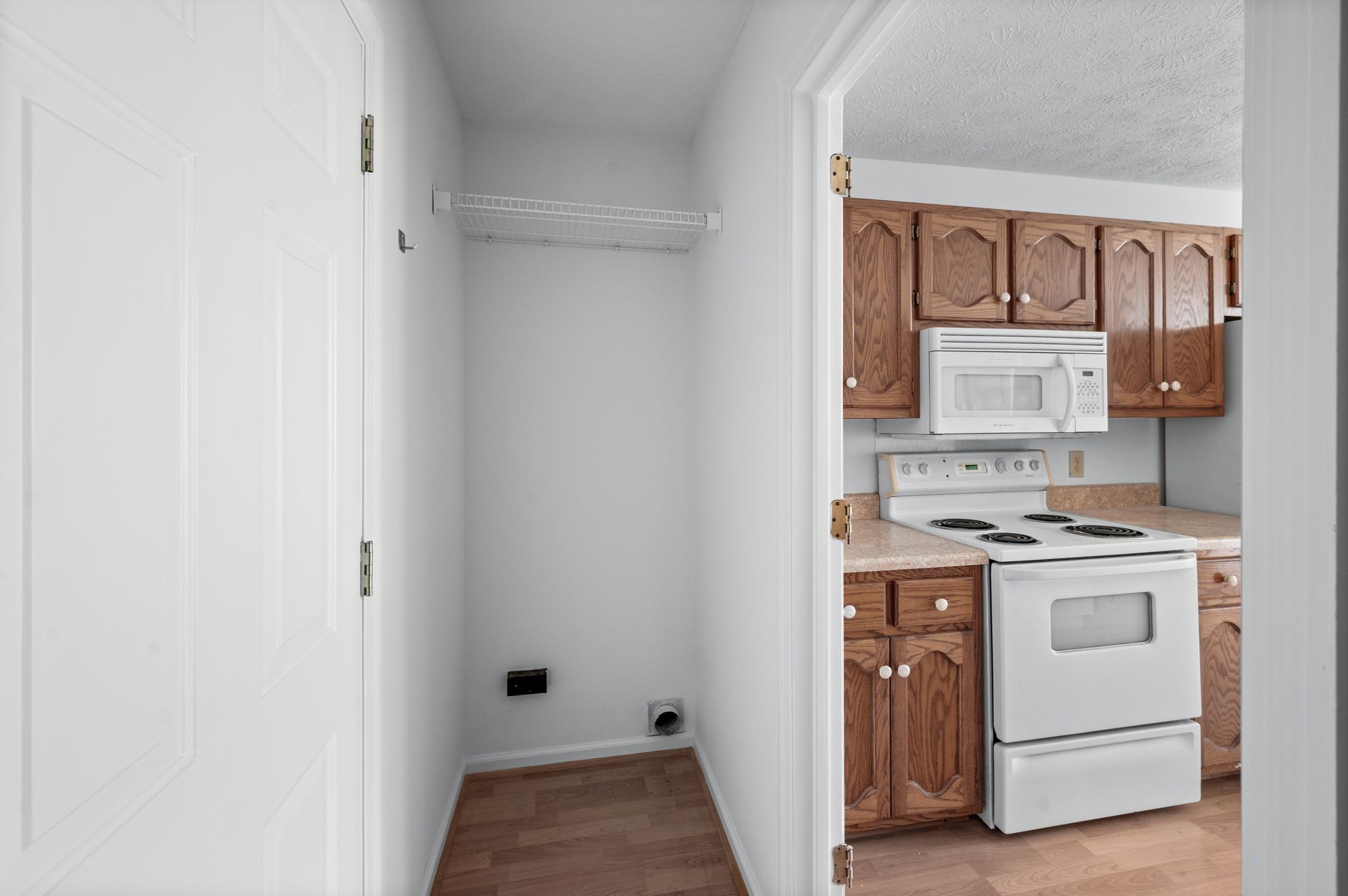 Hendersonville, Tennessee 37075, United States, 3 Bedrooms Bedrooms, ,2 BathroomsBathrooms,Residential,Active,6144