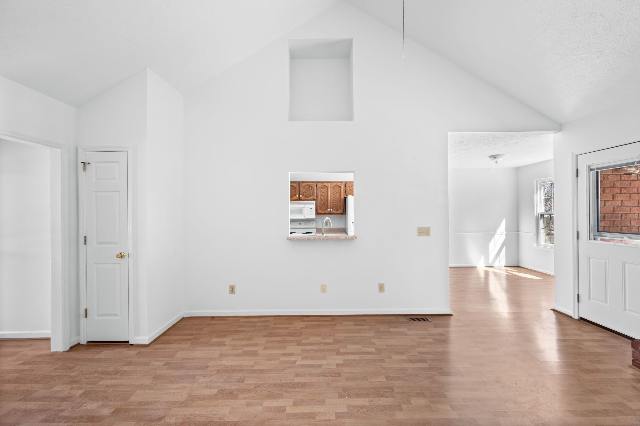 Hendersonville, Tennessee 37075, United States, 3 Bedrooms Bedrooms, ,2 BathroomsBathrooms,Residential,Active,6144